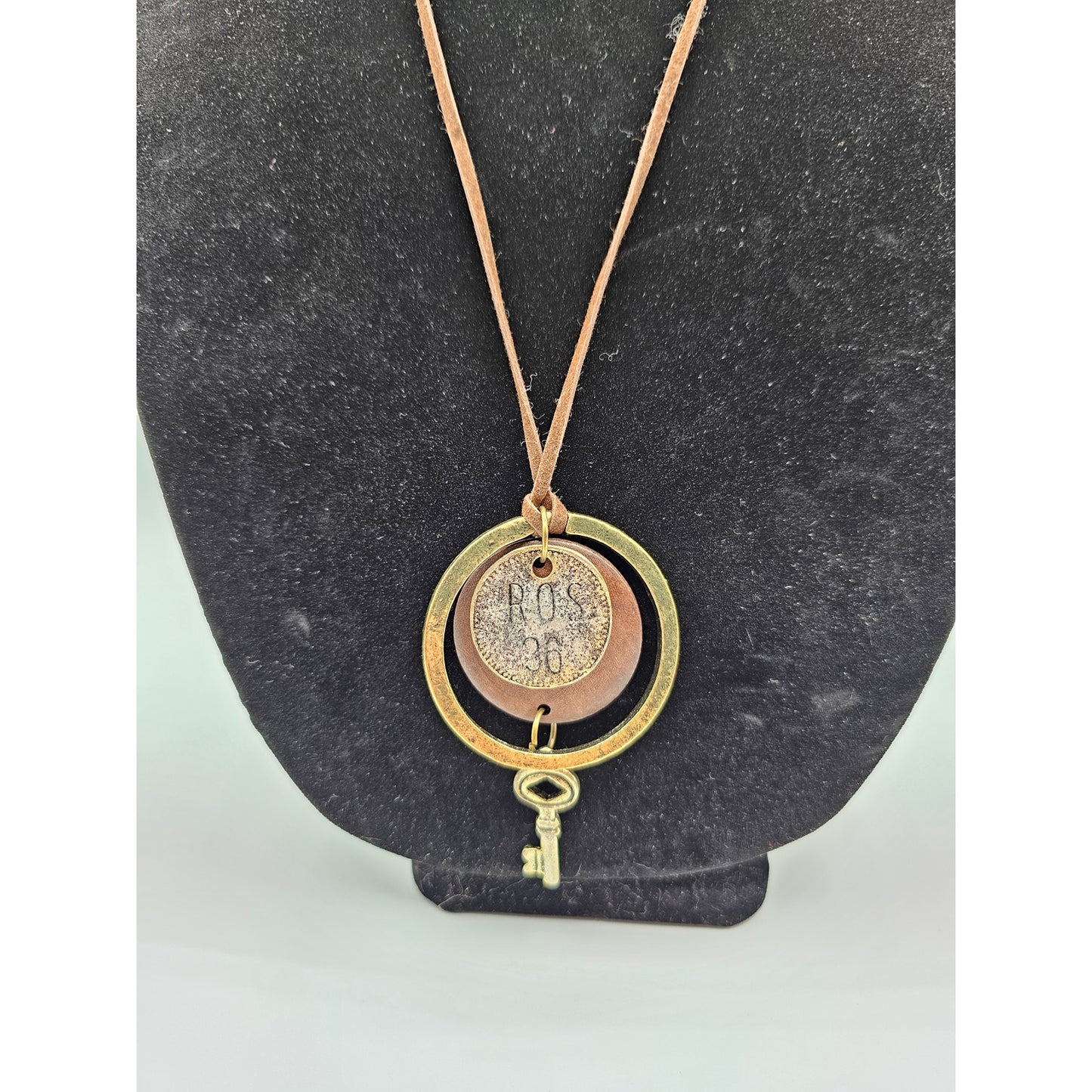 Vintage Steampunk Skeleton Key Pendant Necklace Leather Strap Brass Gold Tone