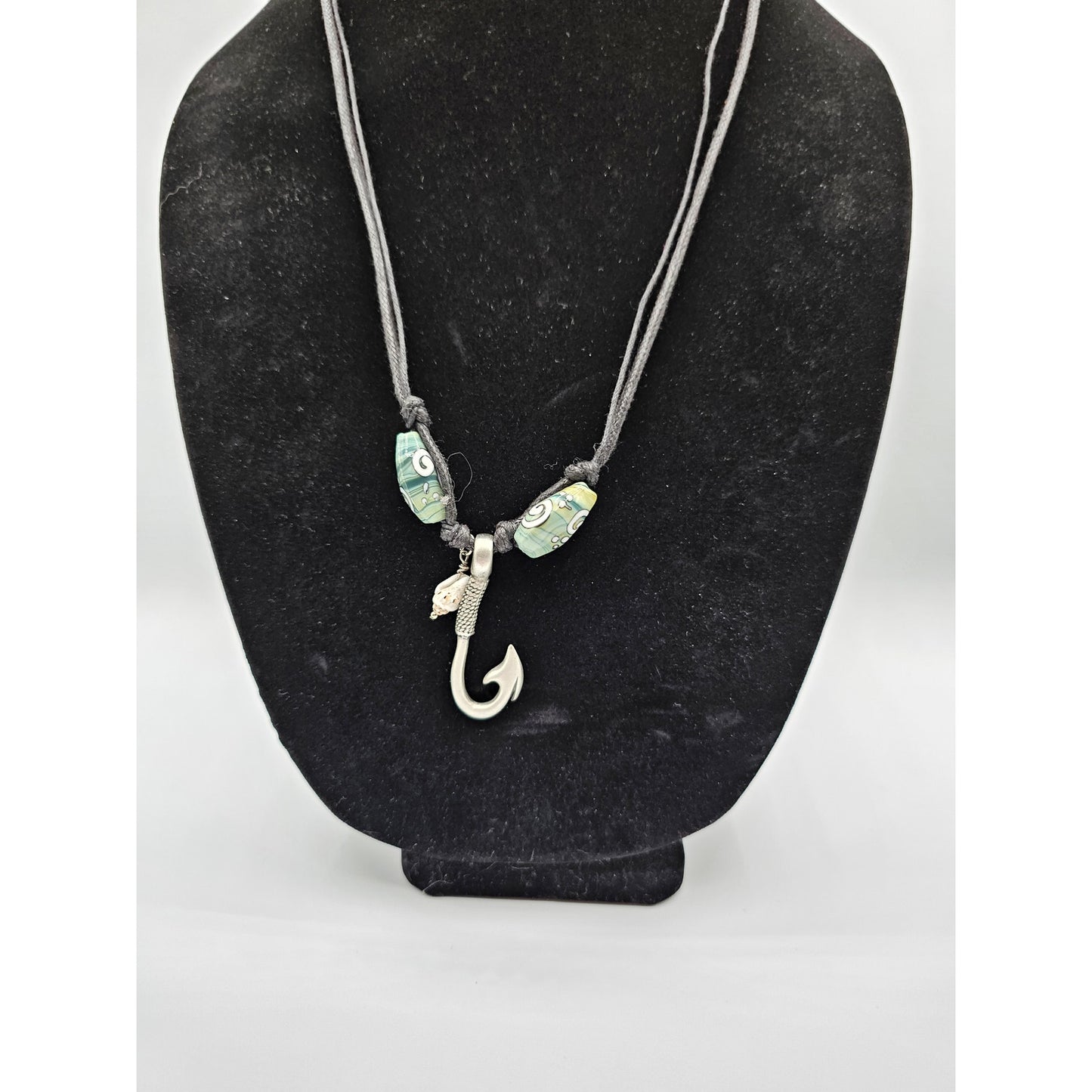 Vintage Y2K Rolled Rope Pendant Necklace Silver Tone Fish Hook Beaded Nautical