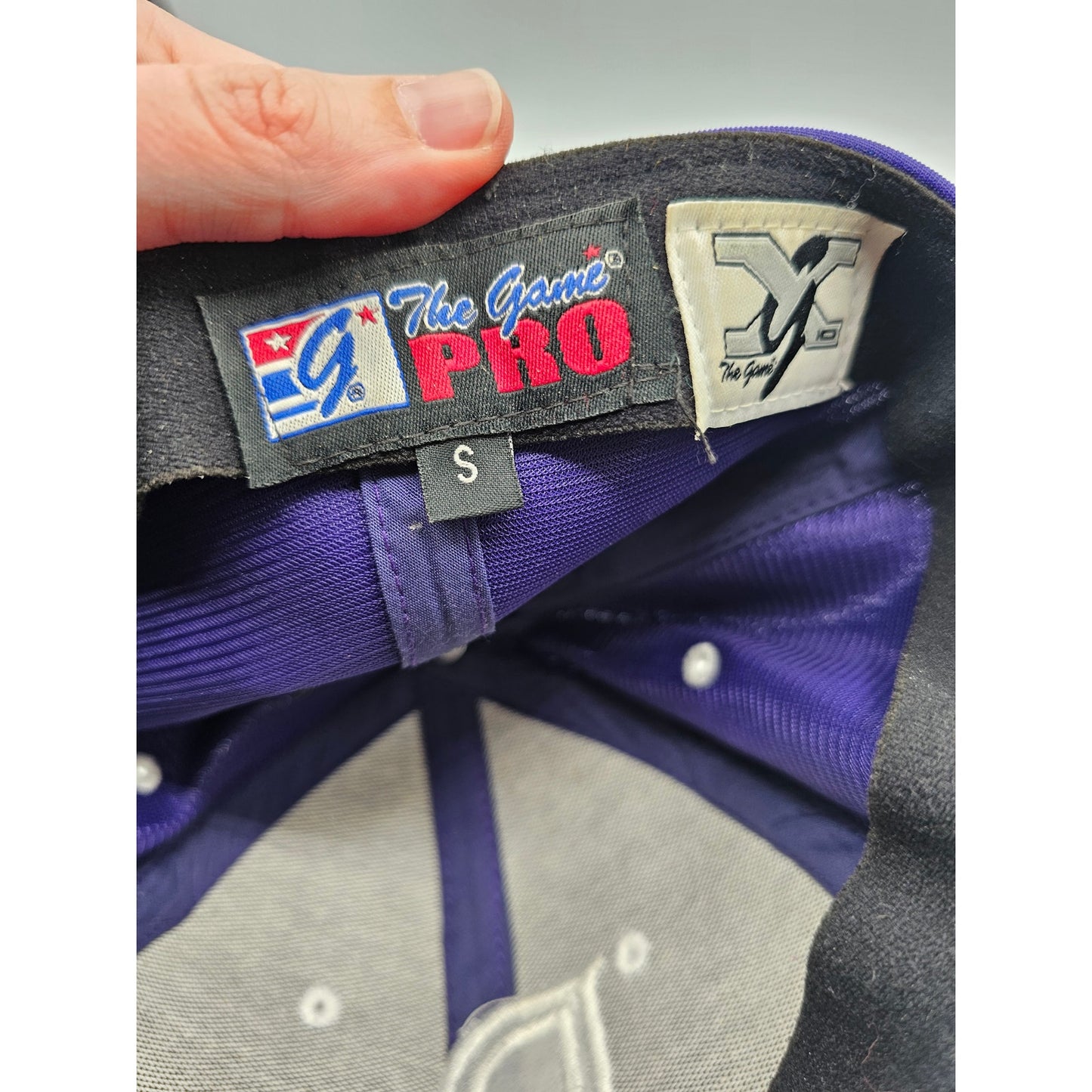 The Game Pro DC Huskies Mens Sz S Baseball Hat Purple Fitted