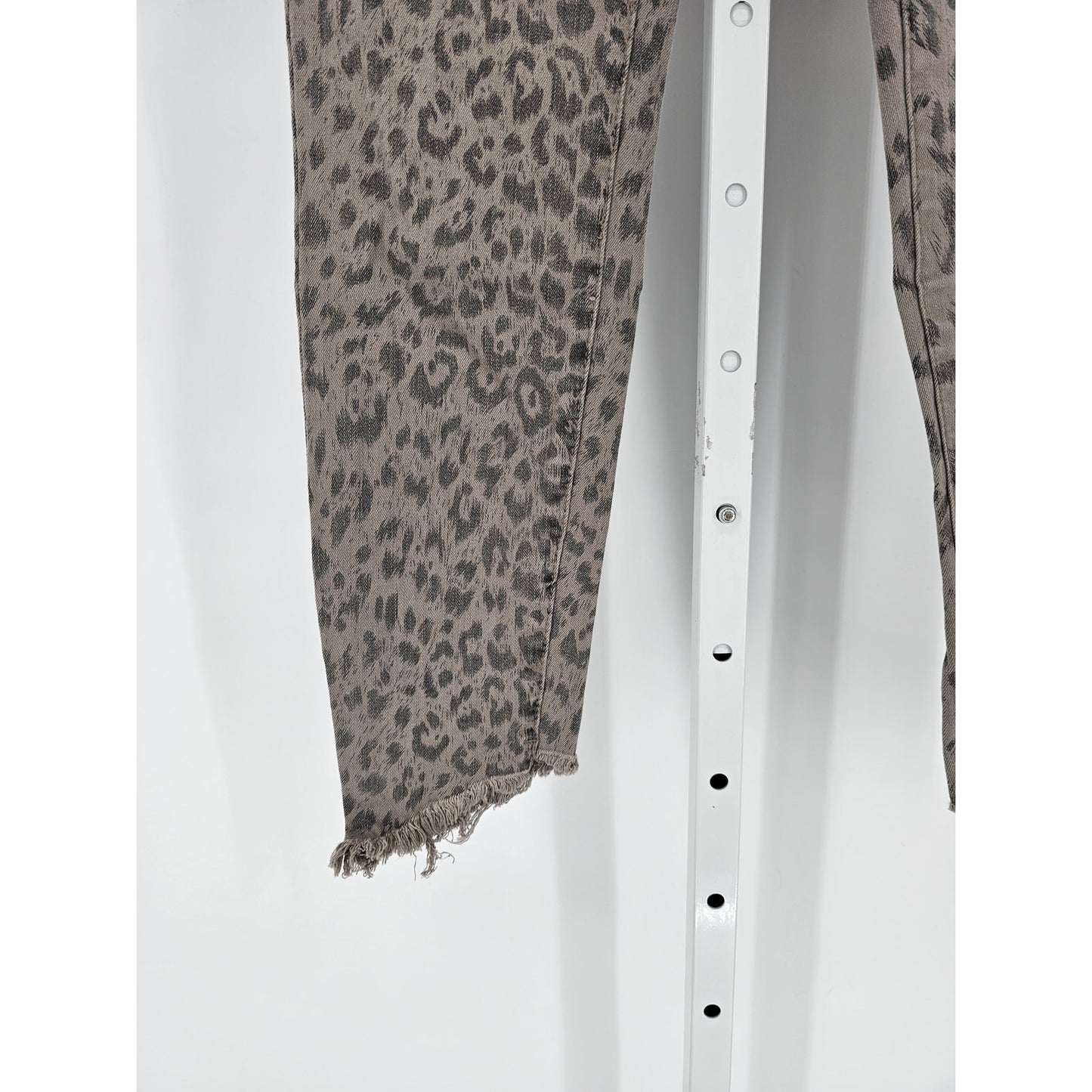 KanCan Jeans Womens Sz 25 Skinny Raw Hem Jeans Cheetah Leopard Print Taupe