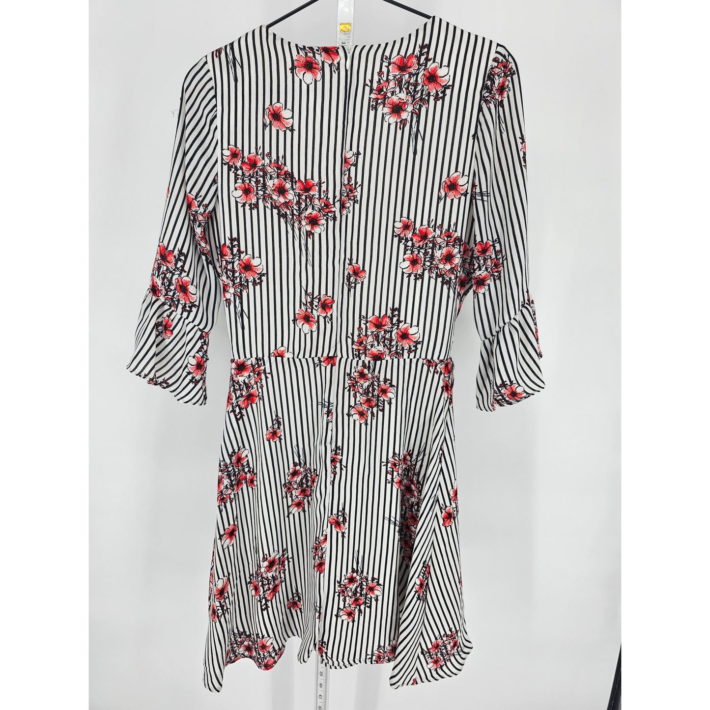 Takara Juniors Sz 5 Knee Length Bell Sleeve Faux Wrap Dress Striped Floral