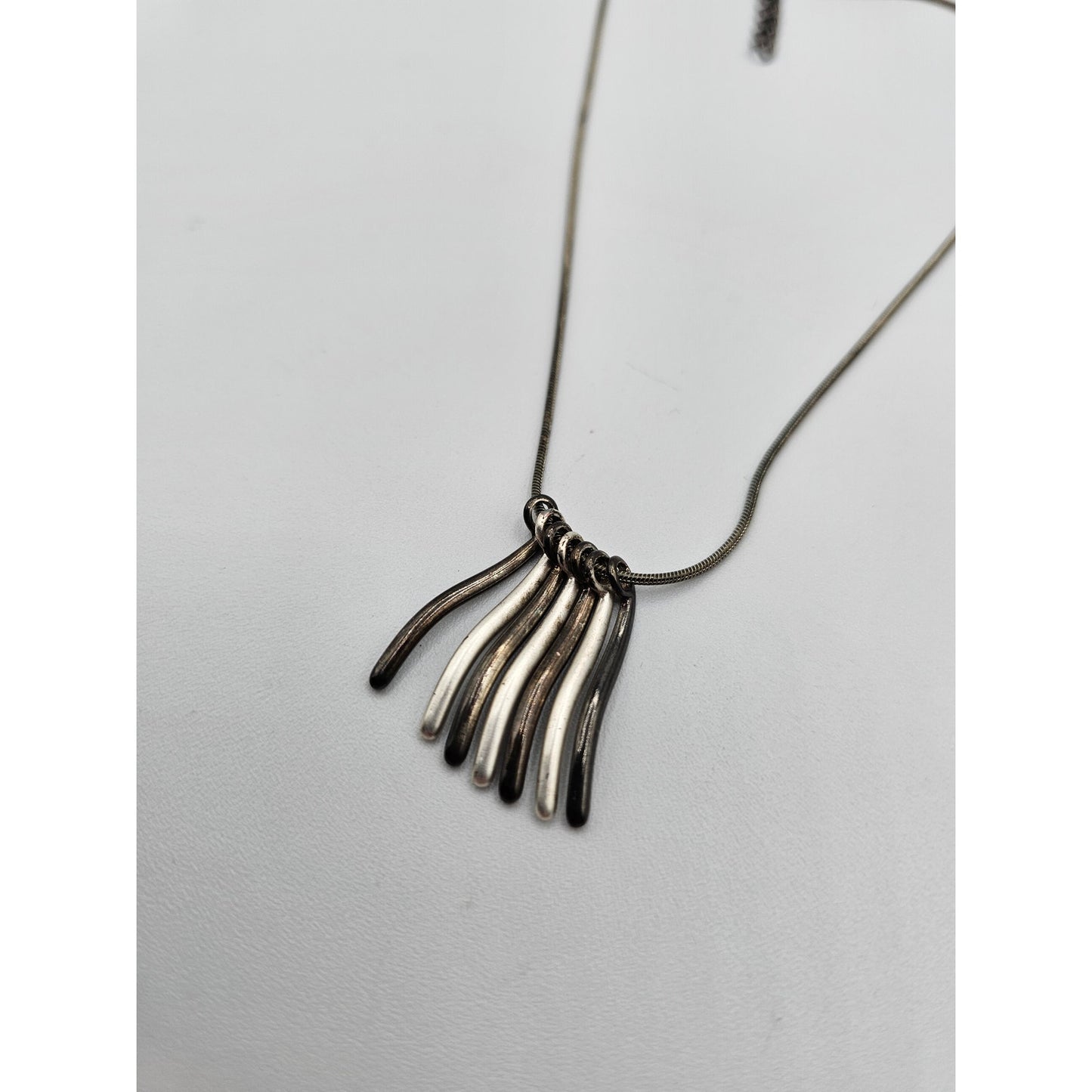 Vintage 1990s Dainty Rolled Rope Style Pendant Necklace Silver Black