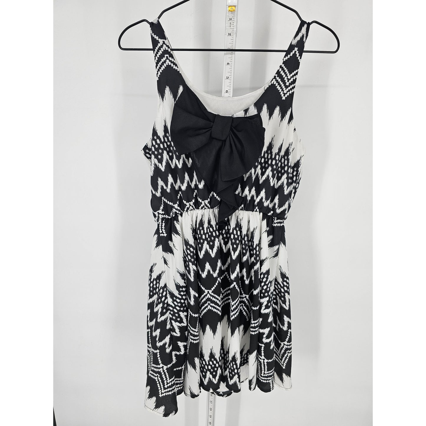 Rewind Womens Sz M Above Knee Sleeveless Cocktail Dress Black White Bow Back