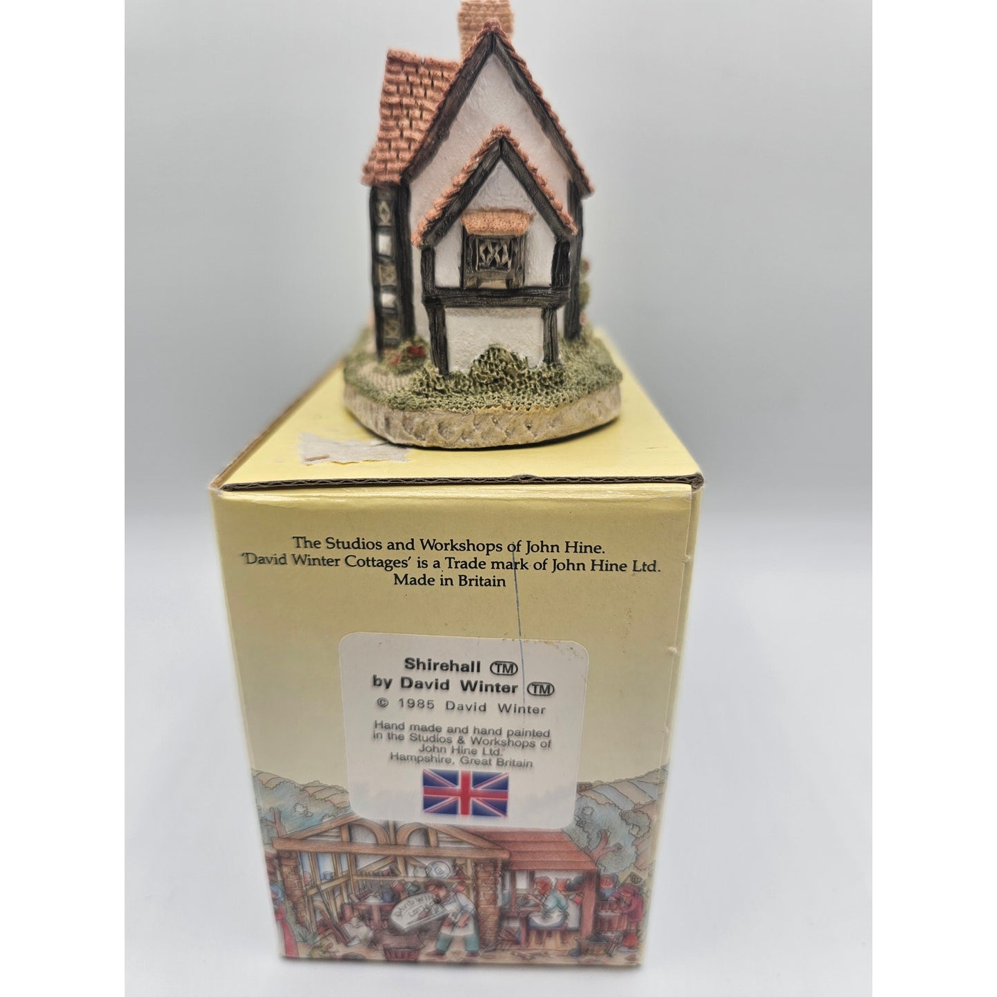 David Winter Cottages Shirehall 1985 Vtg Figurine Medieval English Collectable