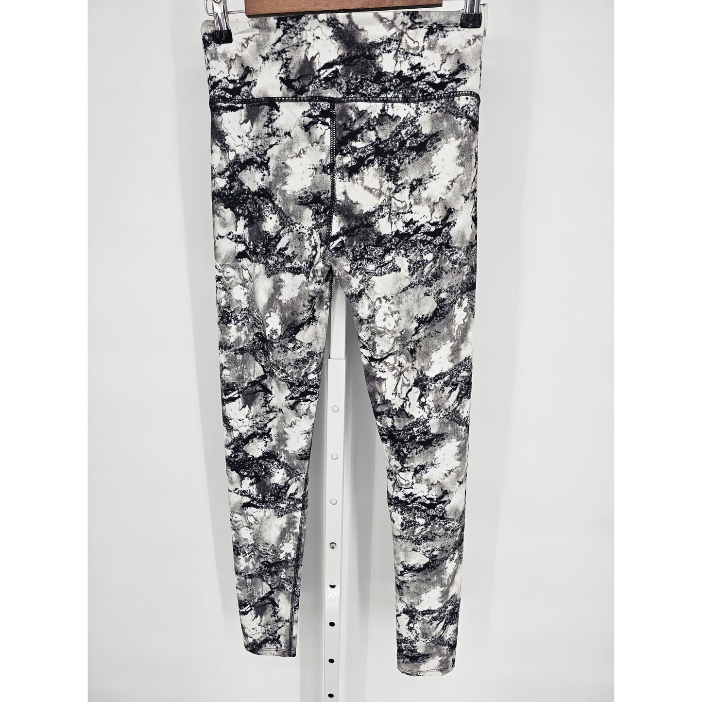 SO Juniors Sz S Hgh Waist Yoga Leggings Marbled Gray White Print