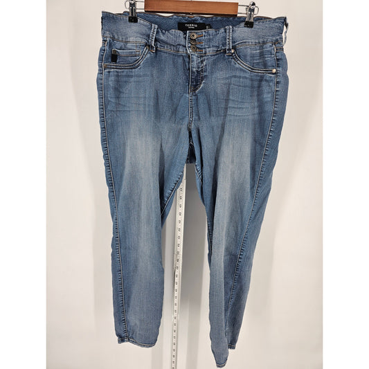 Torrid Womens Sz 18 Light Wash Blue Jeans Skinny Slim Leg