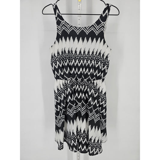 Rewind Womens Sz M Above Knee Sleeveless Cocktail Dress Black White Bow Back