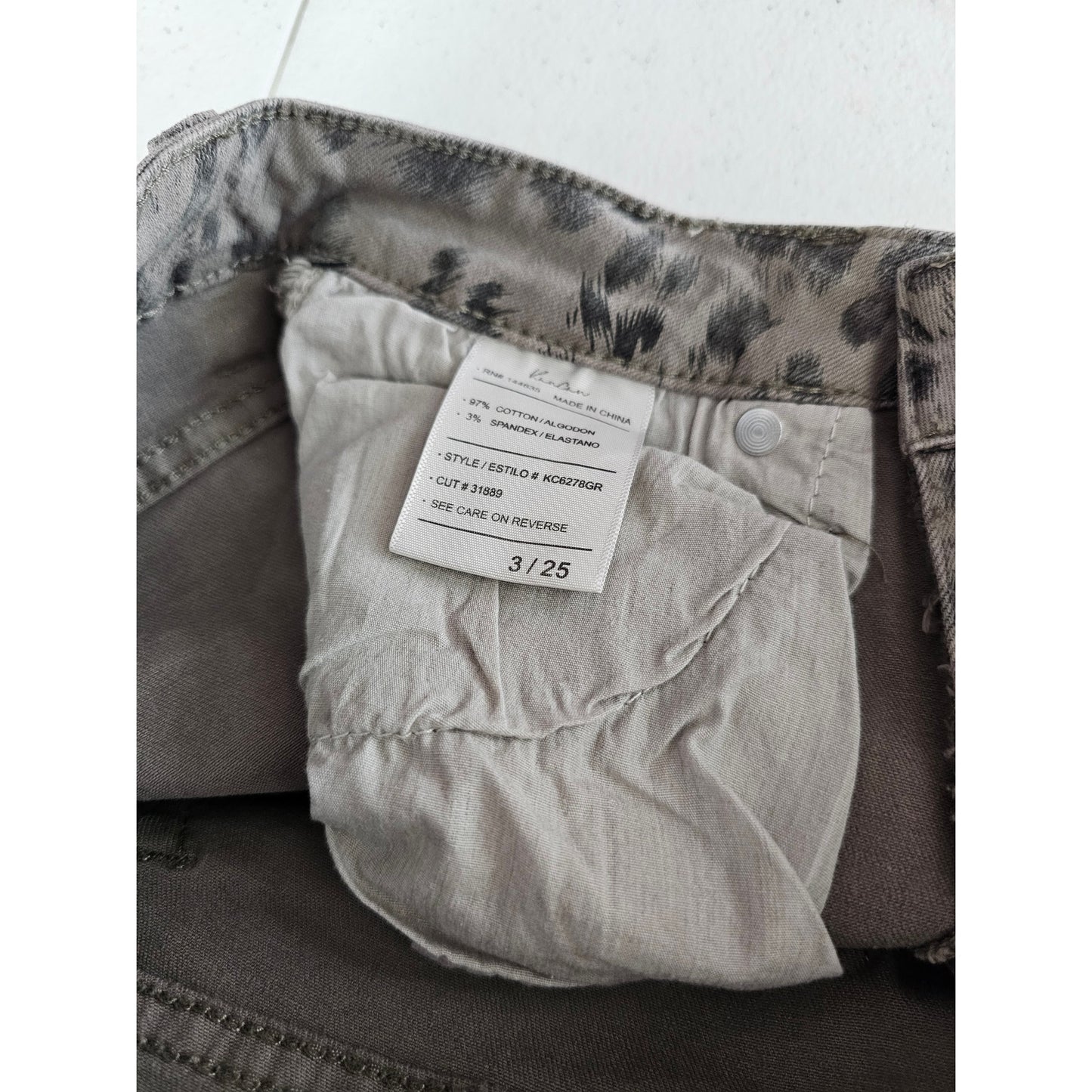 KanCan Jeans Womens Sz 25 Skinny Raw Hem Jeans Cheetah Leopard Print Taupe