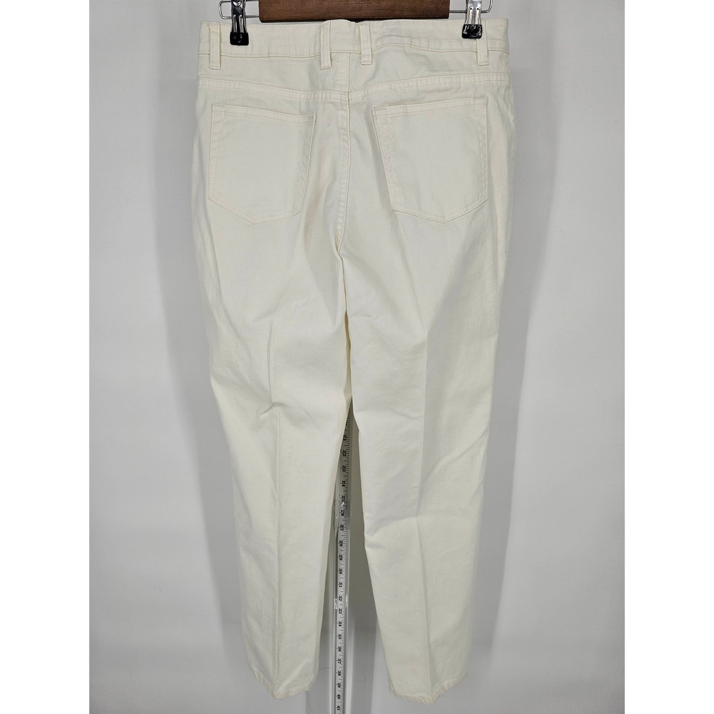St Johns Bay Womens Sz 8 Slim Leg Mid Rise Jeans White