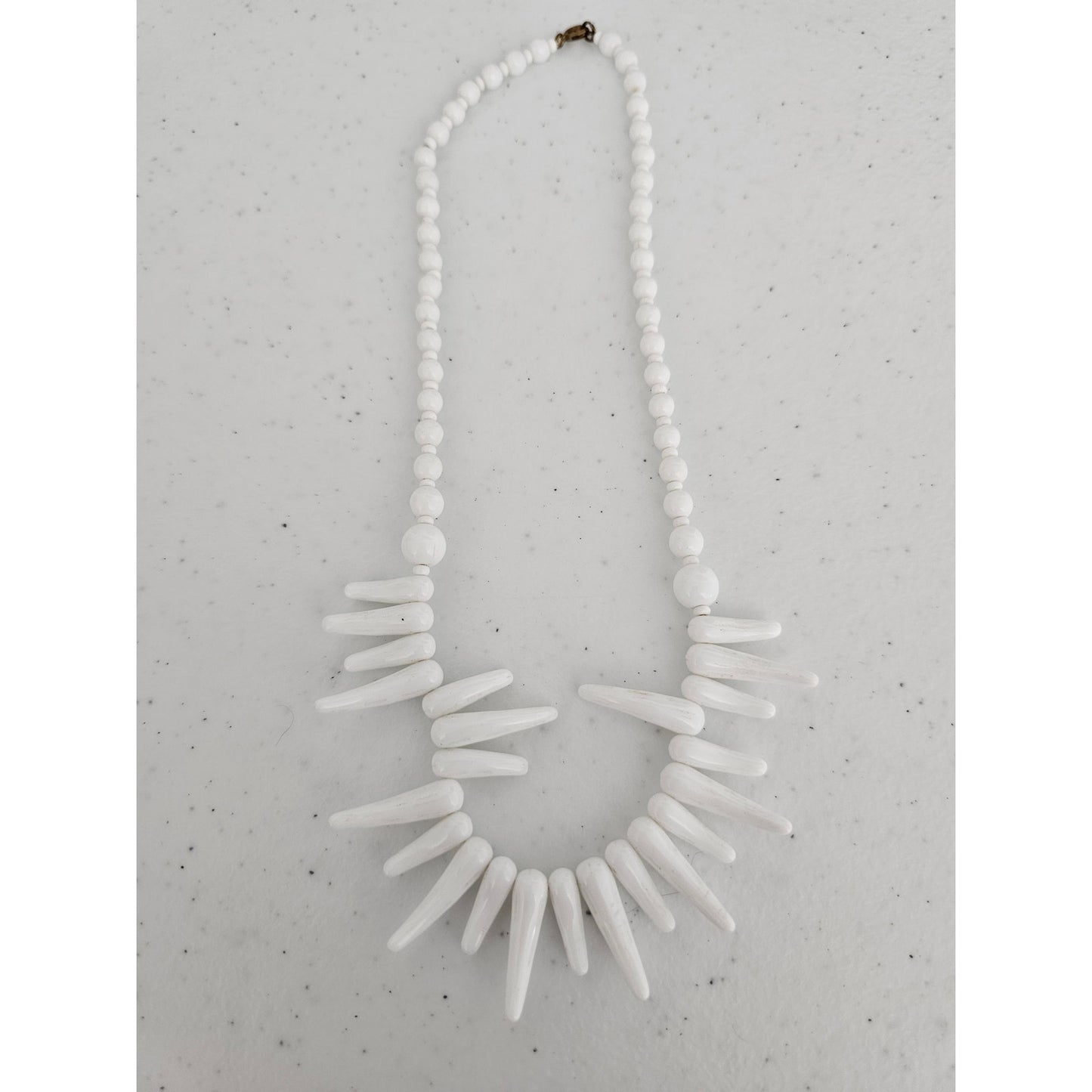 Vintage 1990s Solid white Single Strand Beaded Necklace Spike Beads