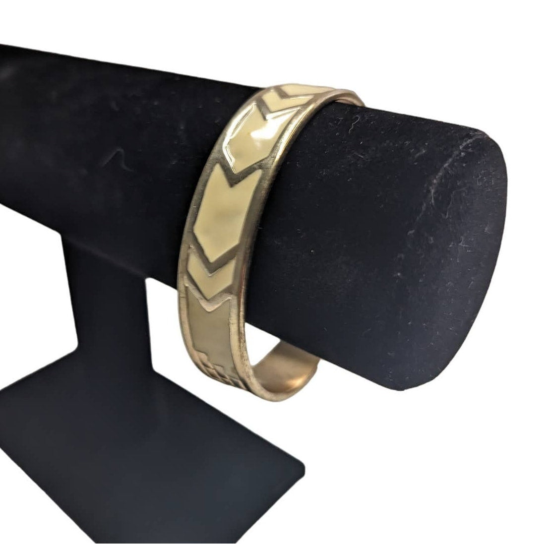 Vintage Mid Century Womens Bangle Bracelet Ivory Metal Arrow Print