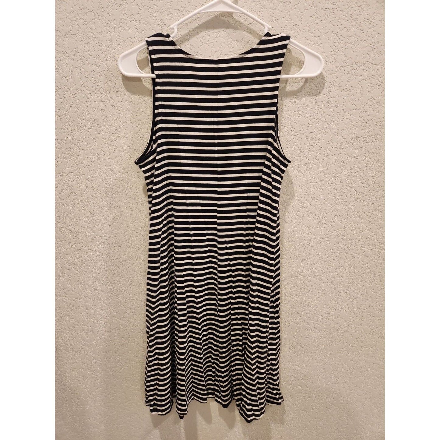 Old Navy Womens Sz M Knee Length Shift Dress Black White Striped Sleeveless