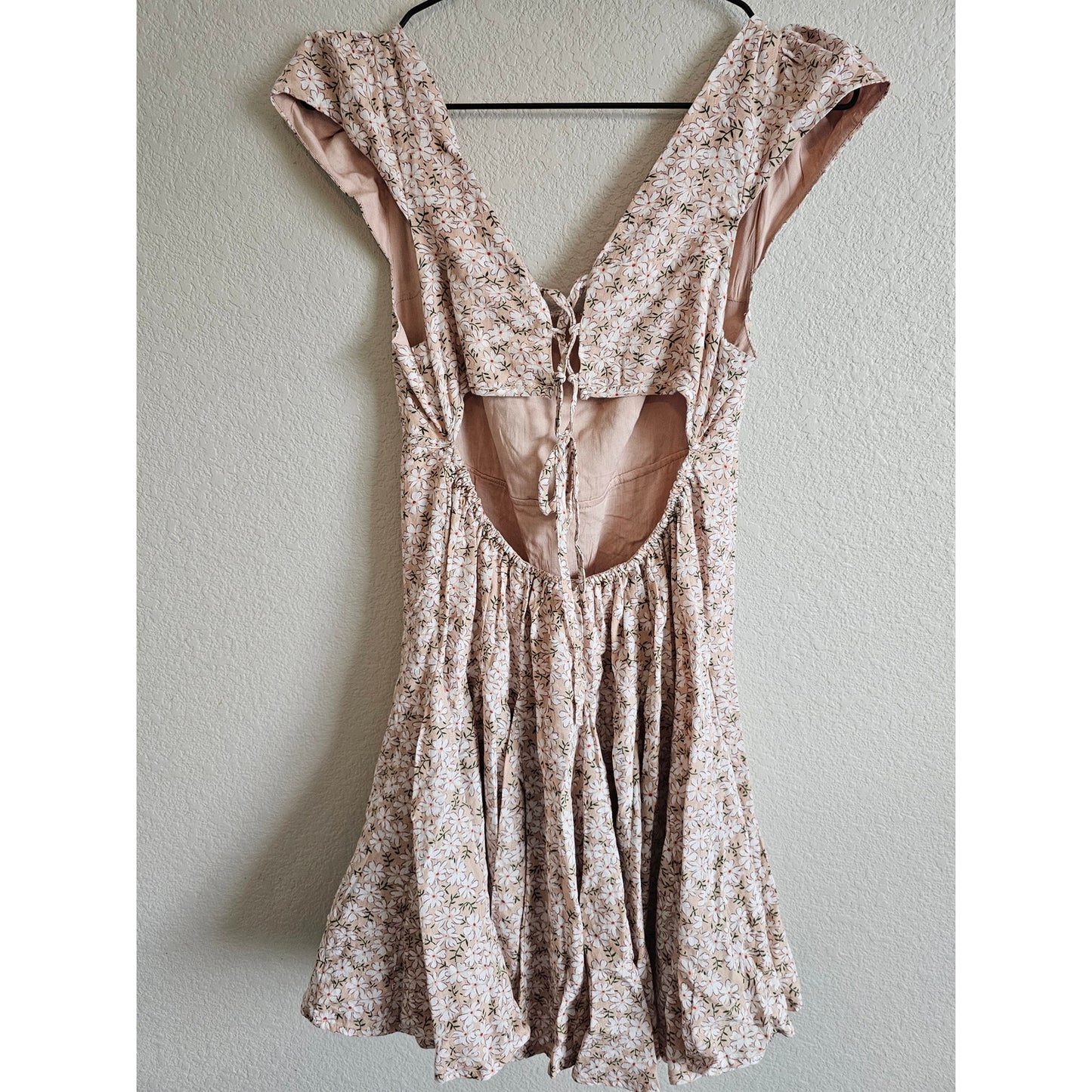 Fate Womens Sz M a Line Skater Dress Beige Floral Keyhole Back Renaissance