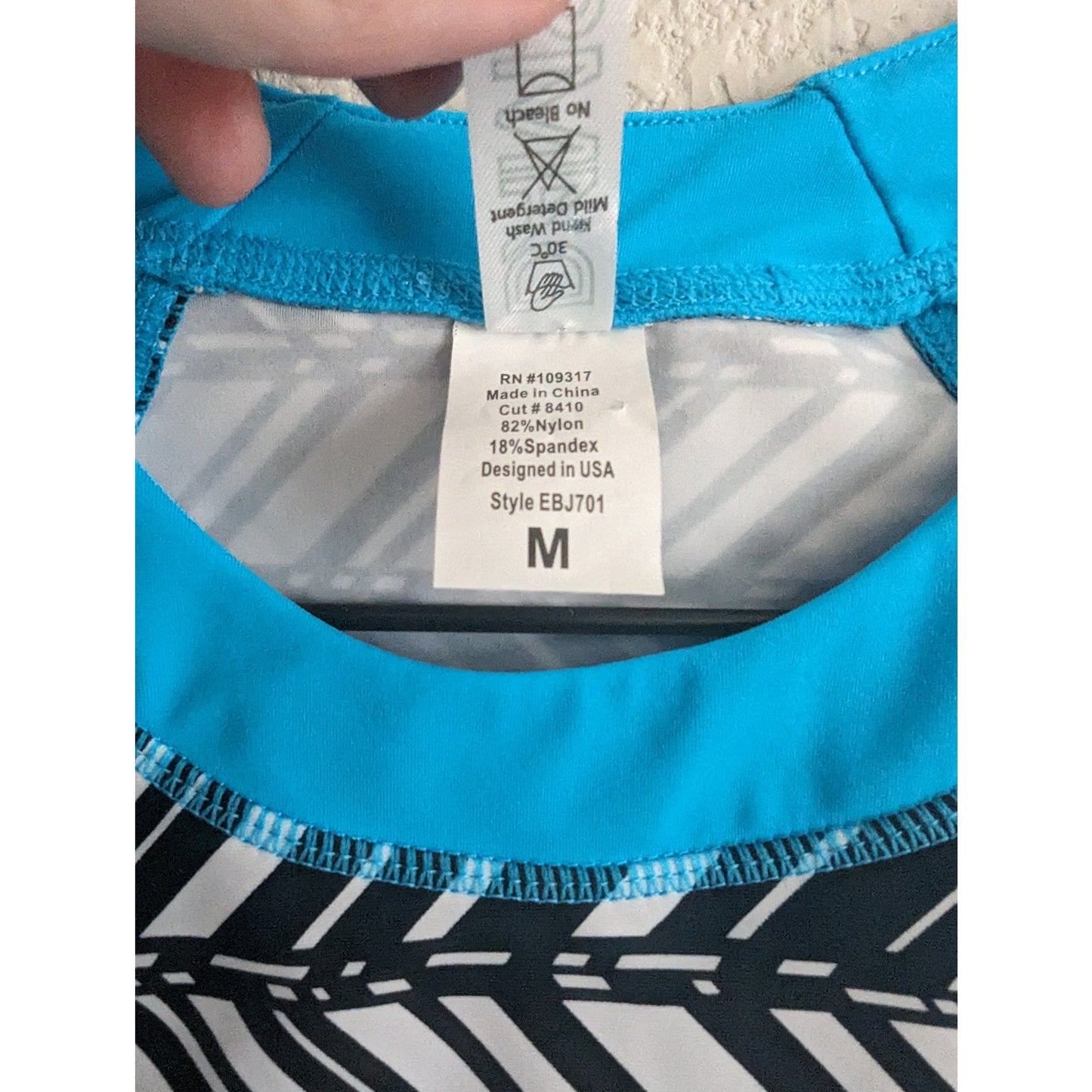 Damsel Womens Sz M Long Sleeve Rashguard Swimsuit Top Blue Black White