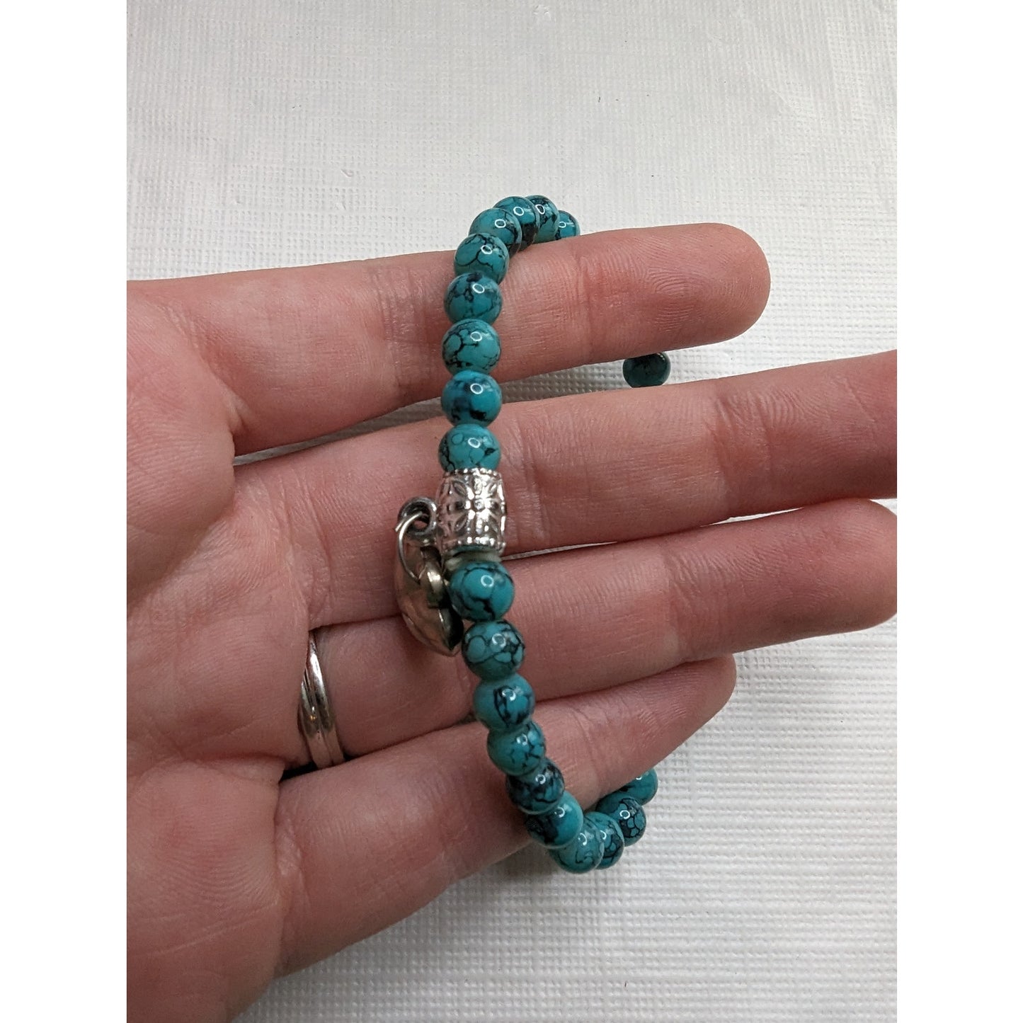 Vintage Y2K Single Strand Beaded Bracelet Turquoise w/ Heart Charm