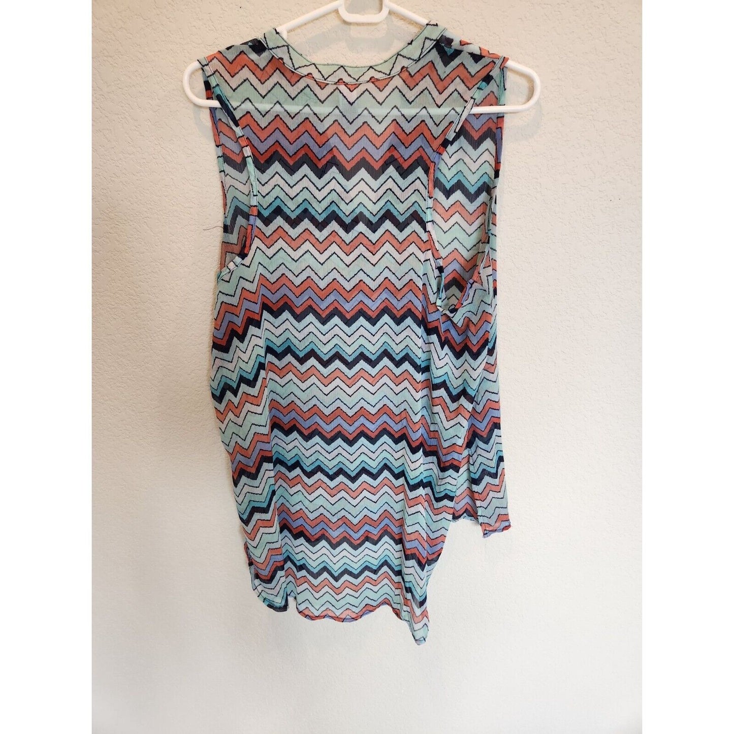 No Boundaries Juniors Sz XL Rainbow Chevron Print Sleeveless Blouse
