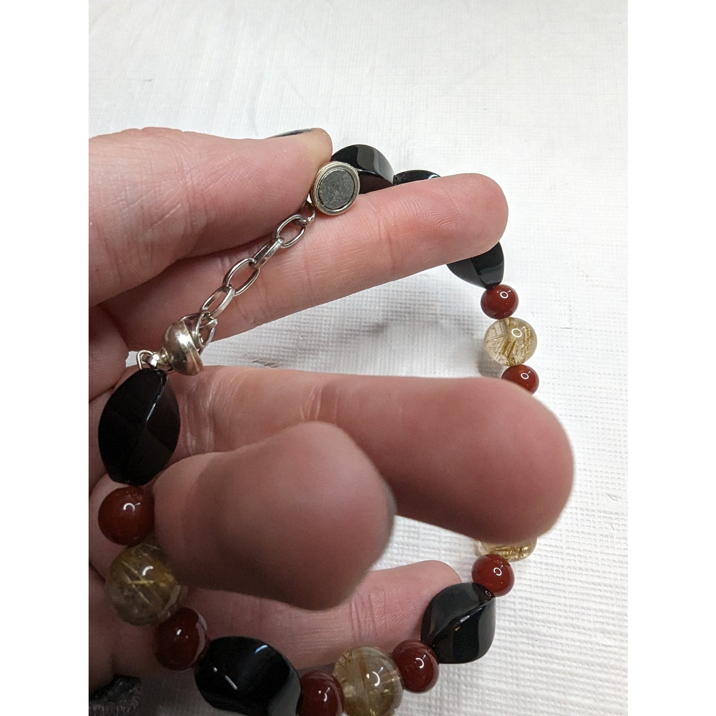 Vintage 1990s Magnetic Glass Beaded Single Strand Bracelet Black Red