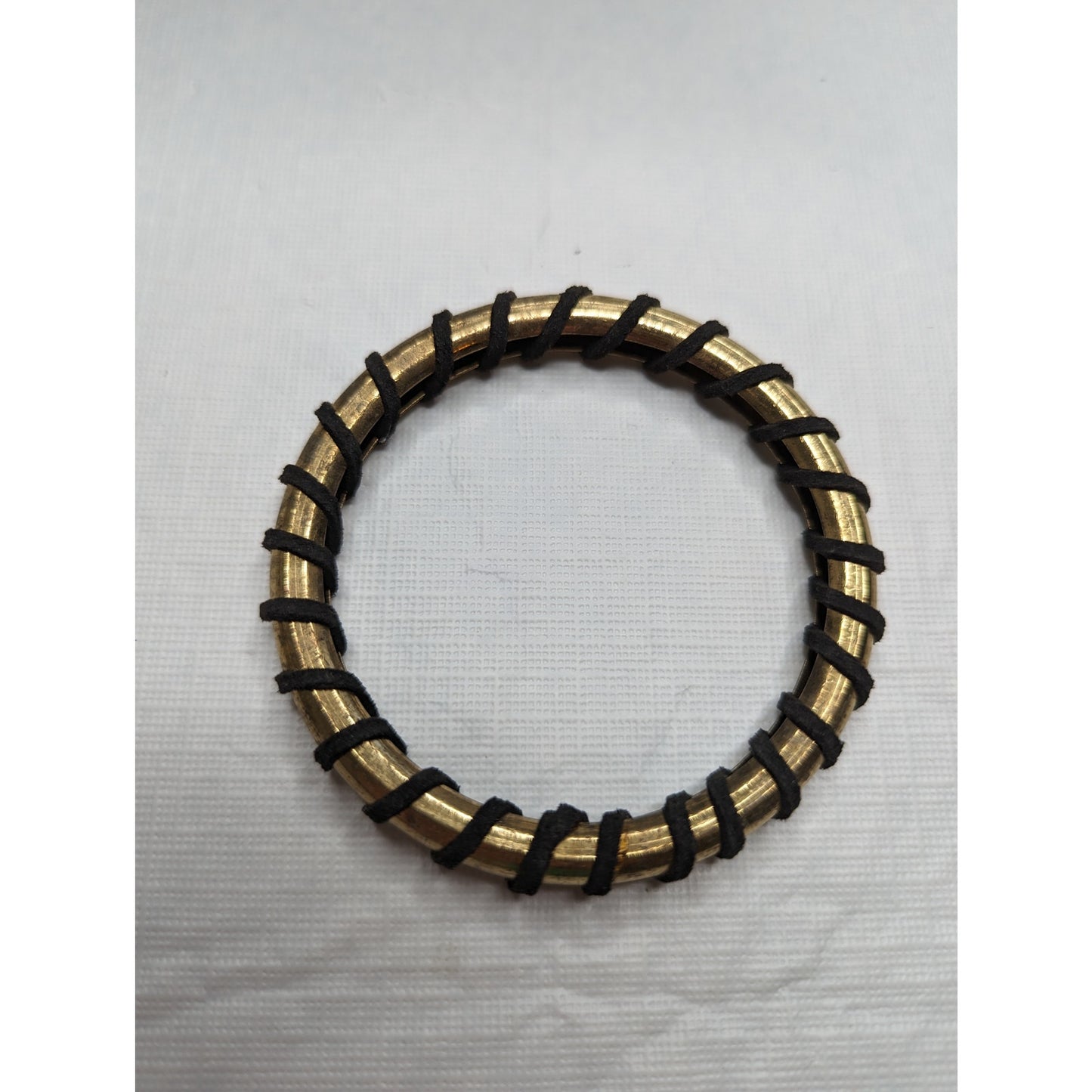 Vintage 1970s Womens Round Bangle Bracelet Fold Tone Leather Wrapped