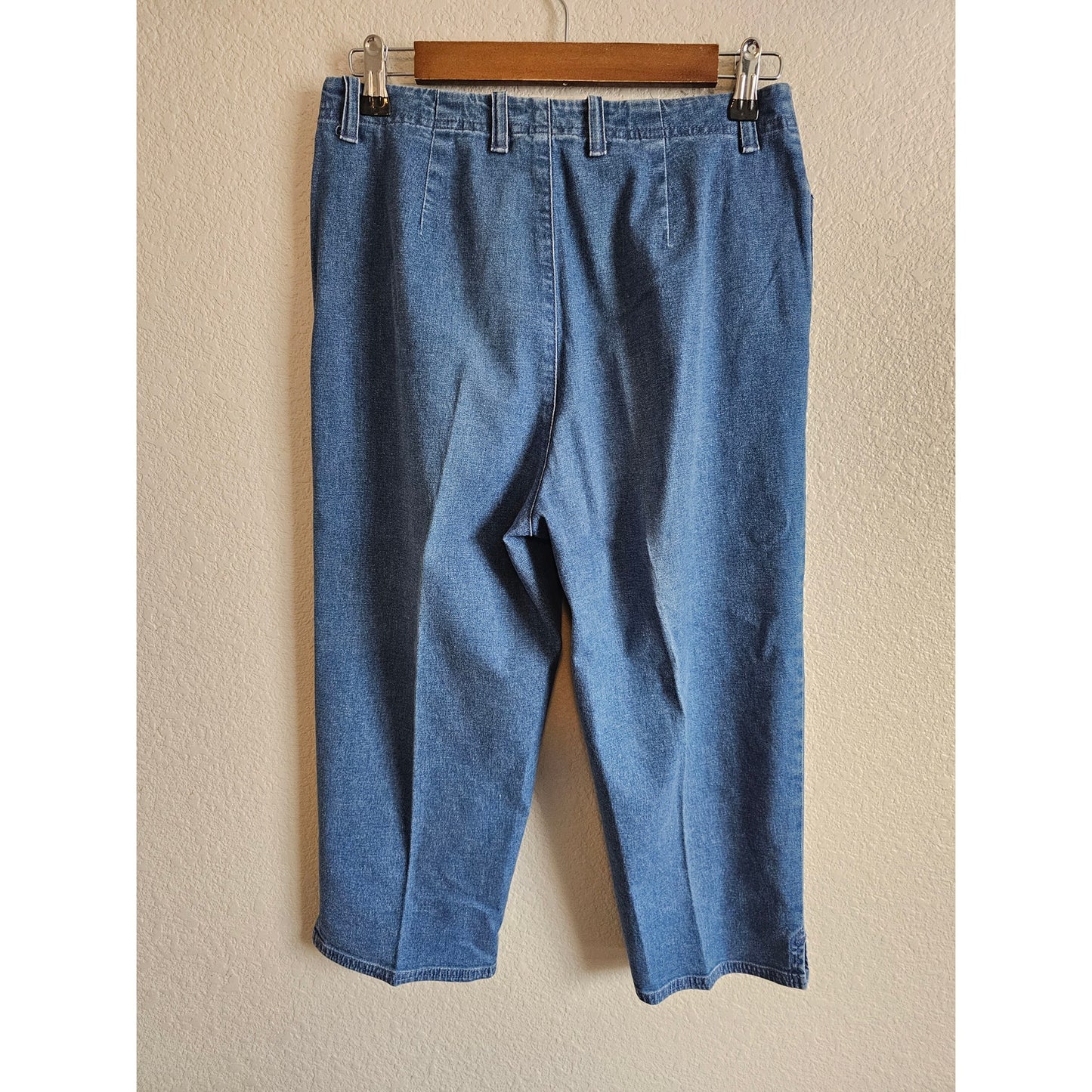 Villager sport Womens Sz 6 Cropped Blue Jeans Medium Wash Liz Claiborne