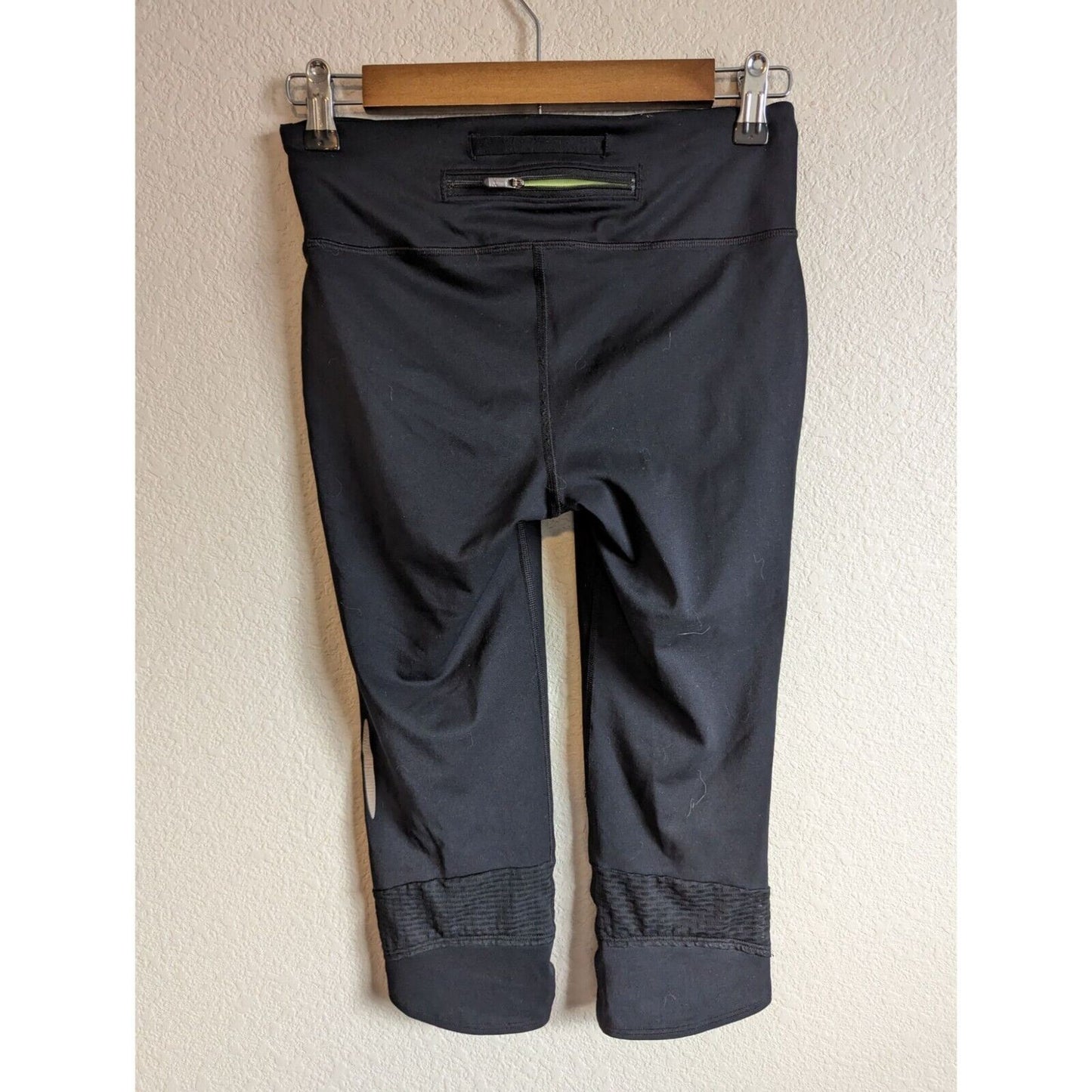 Under Armour Womens Sz S Fly Fast Compression Capri Pants Black