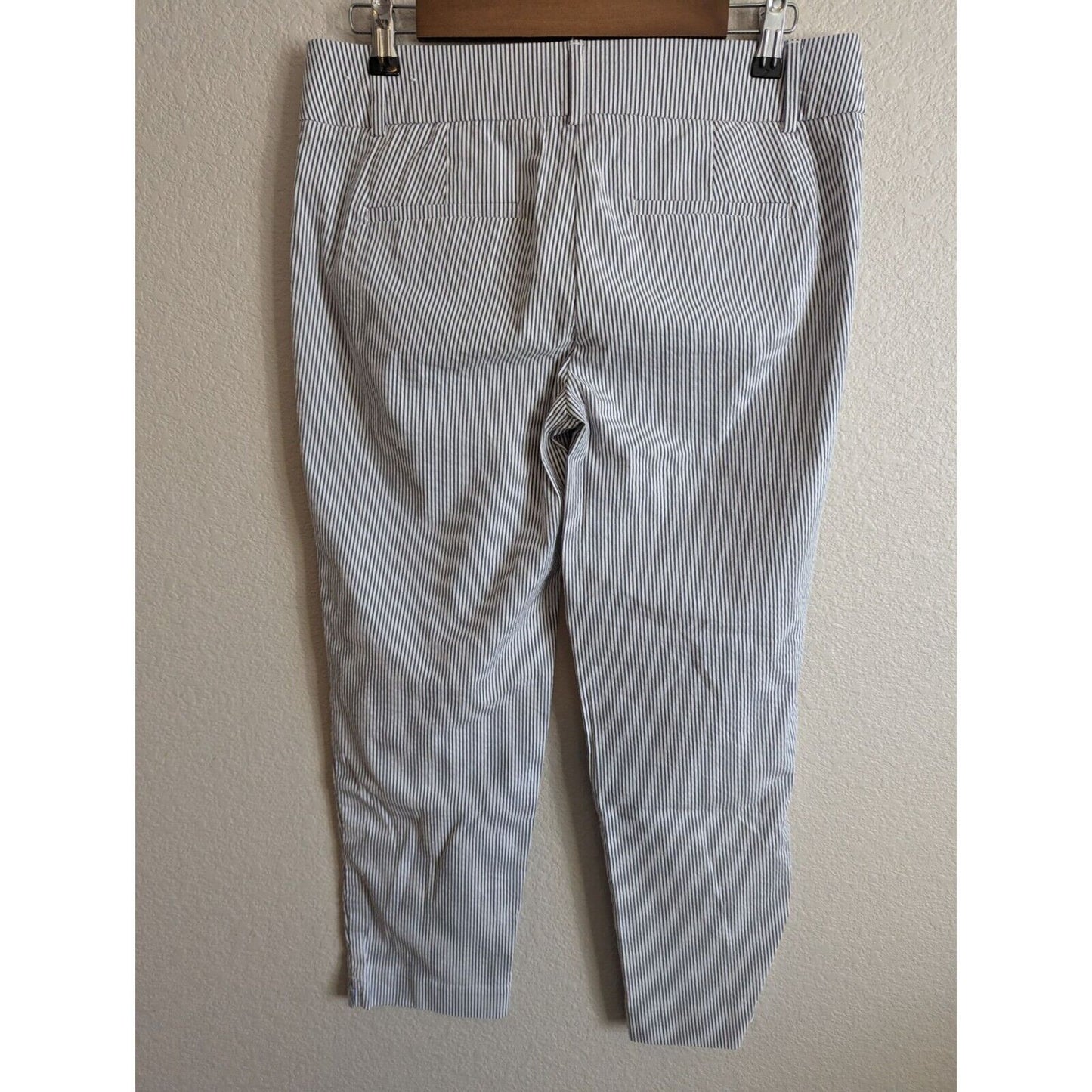 Ann Taylor Womens Sz 6 Cropped Seersucker Pants Slim Leg Blue White