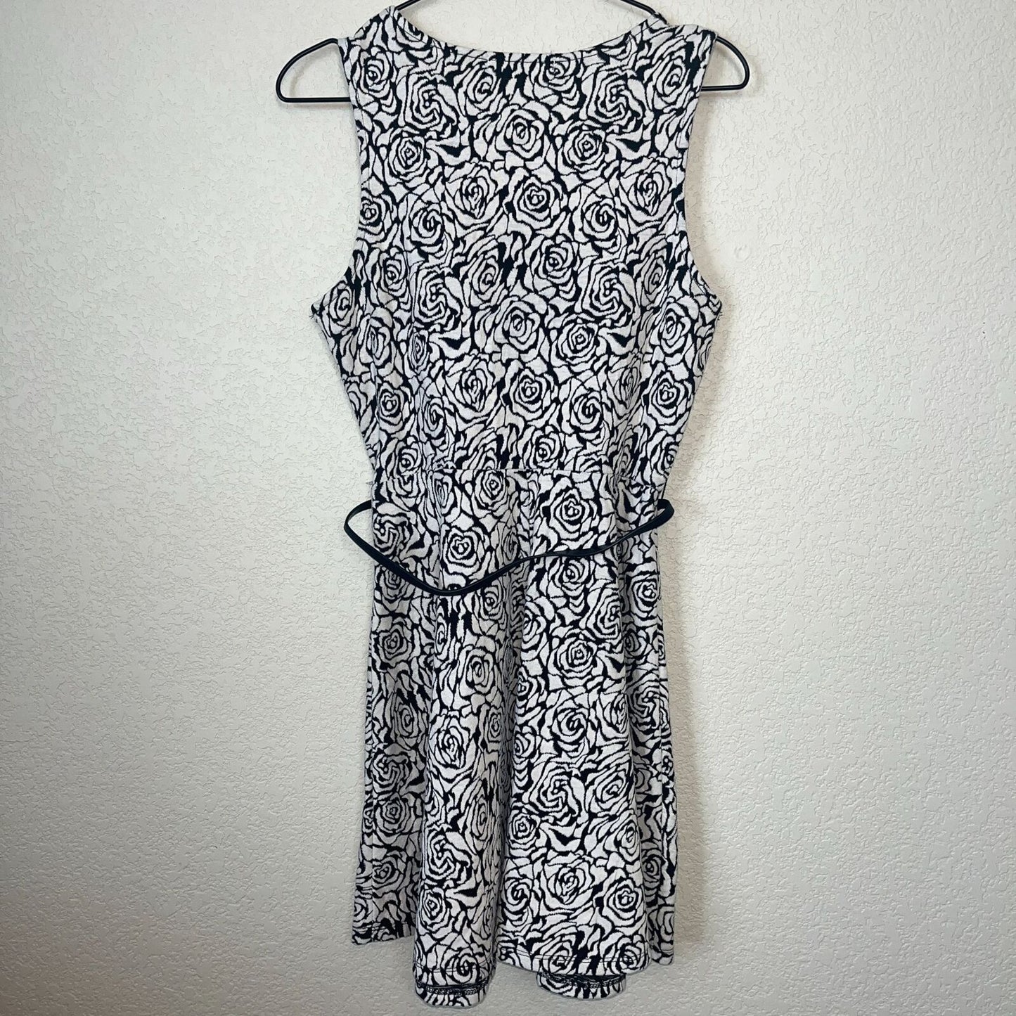 Rewind Womens Sz M Sleeveless Knit Dress Black Gray Rose Belted A Line