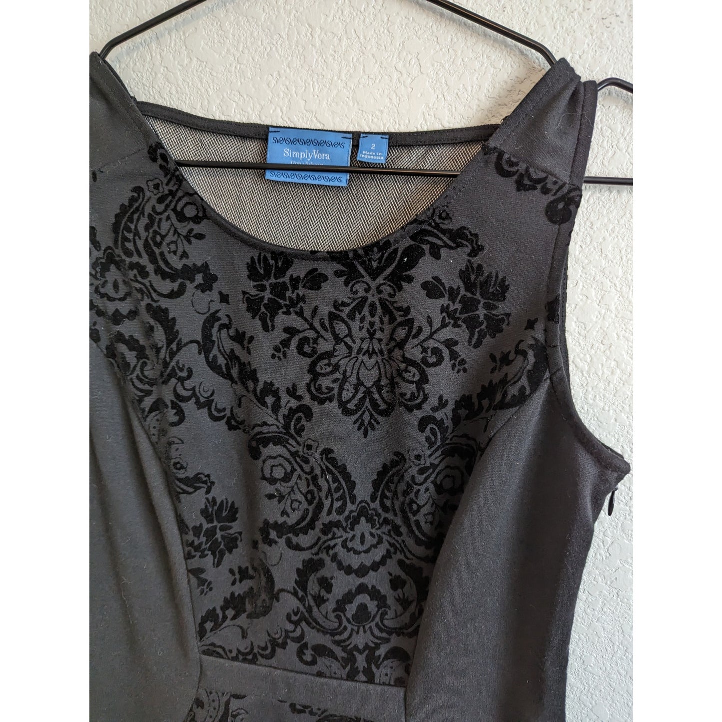 Simply Vera wang Womens Sz 2 Knee Length Sheath Dress Black Formal Sleeveless