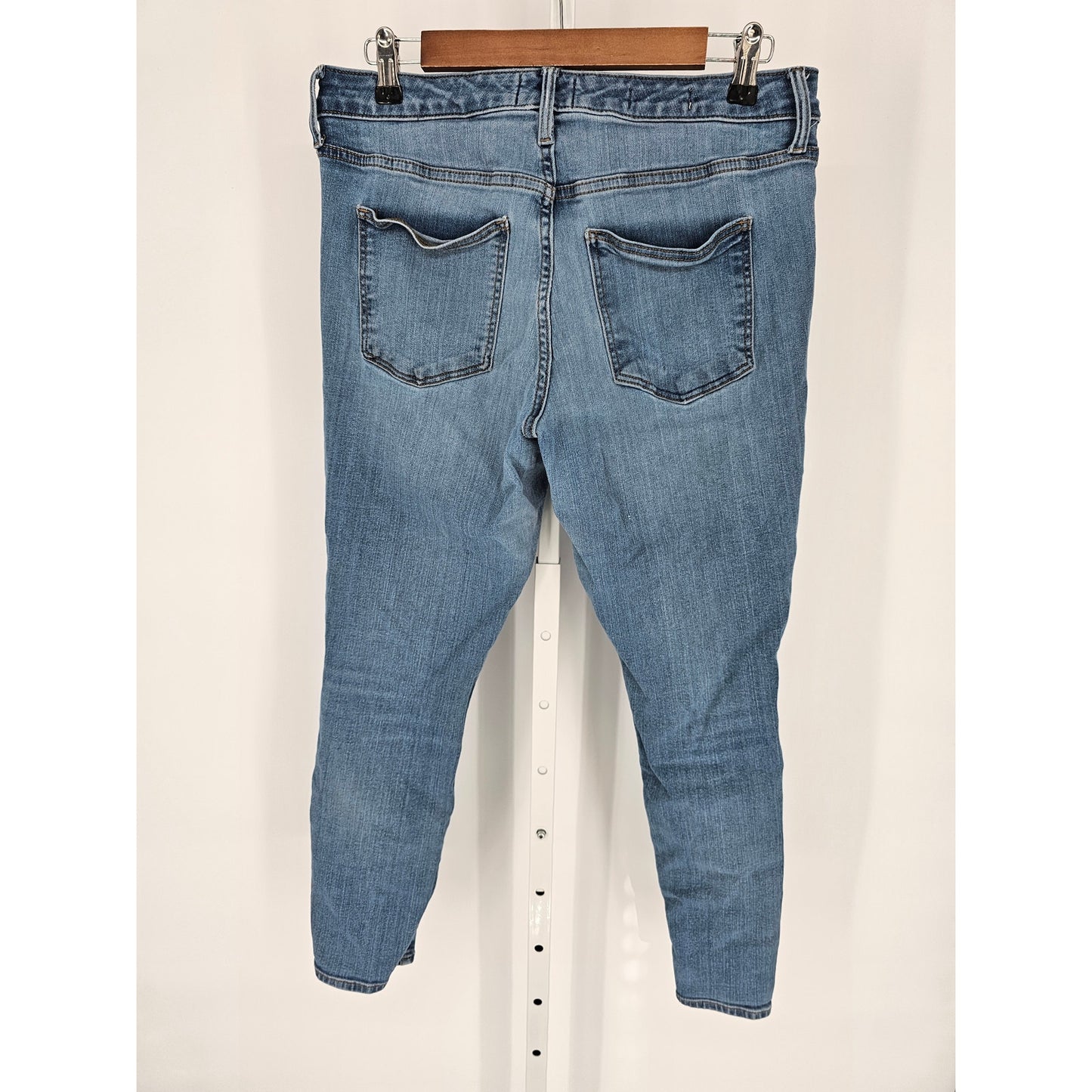 Universal Thread Womens Sz 12 (31) High Rise Skinny Blue Jeans Distressed