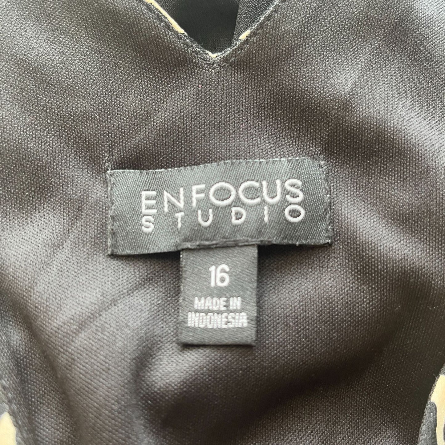 En Focus Studio Womens Sz 16 Career Dress V Neck Animal Print Giraffe