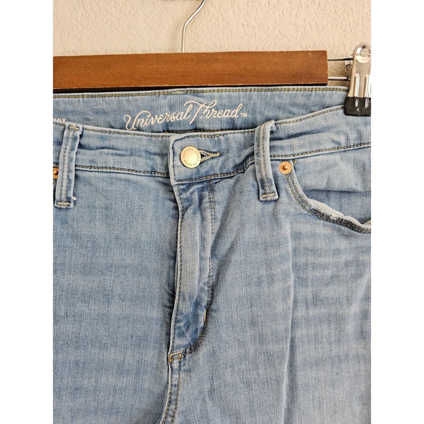 Universal Thread Womens Sz 12 Light Wash High Rise Skinny Jeans