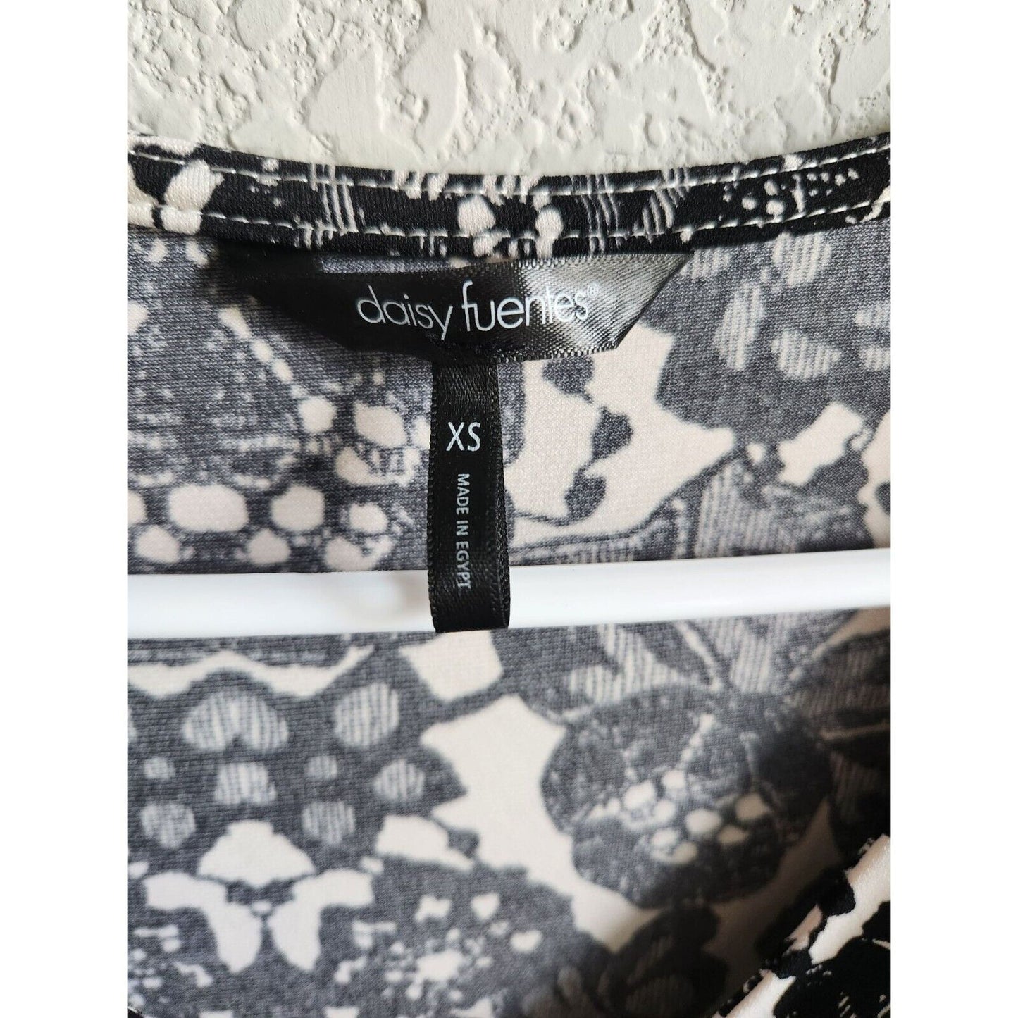 Daisy Fuentes Womens Sz XS Short sleeve Knee Length Dress Black White Floral