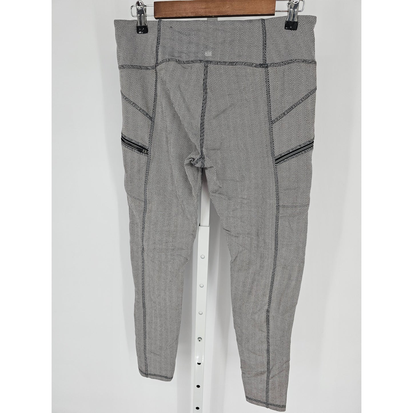 Z by Zobha Womens Sz L Compression Athletic Leggings Gray Herringbone Print