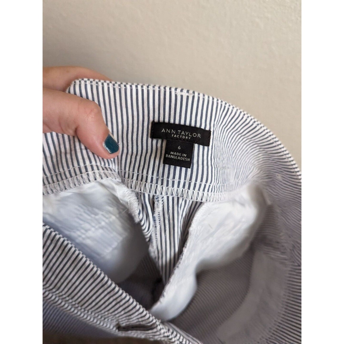 Ann Taylor Womens Sz 6 Cropped Seersucker Pants Slim Leg Blue White