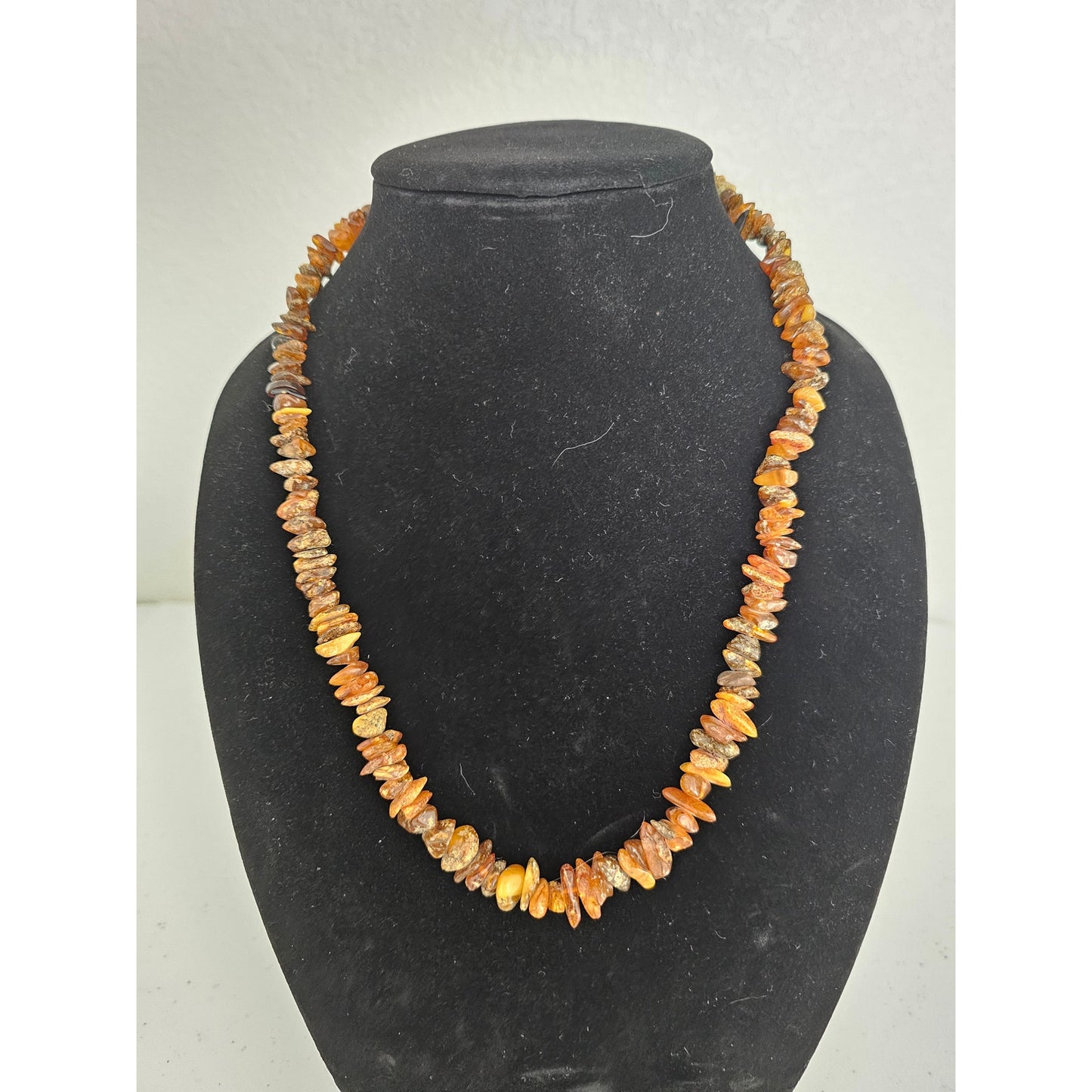 Vintage 1970s Single Strand Chip Stone Necklace Brown Orange Tones