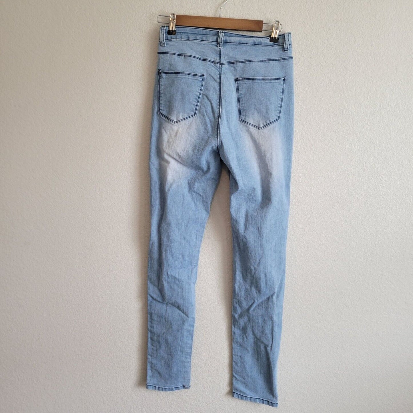 UWJ Juniors Sz 11 Ultra High Rise Light Wash Distressed Skinny Blue Jeans