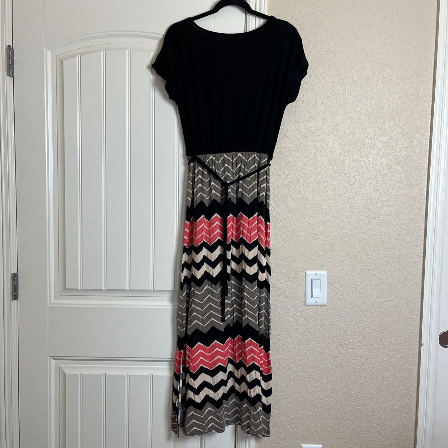 Design History Womens Sz M Maxi Dress Black Gray Pink Chevron Print