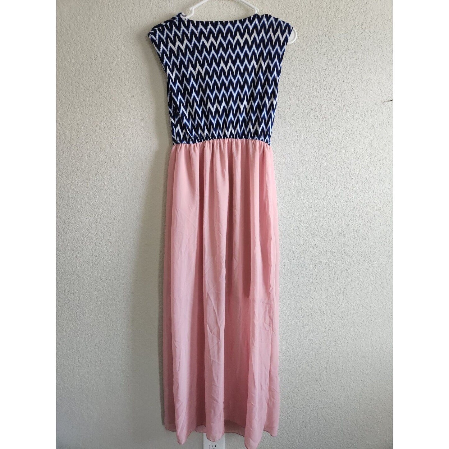 En Focus Studio Womens Sz 6 Maxi Dress Blue Chevron Light Pink
