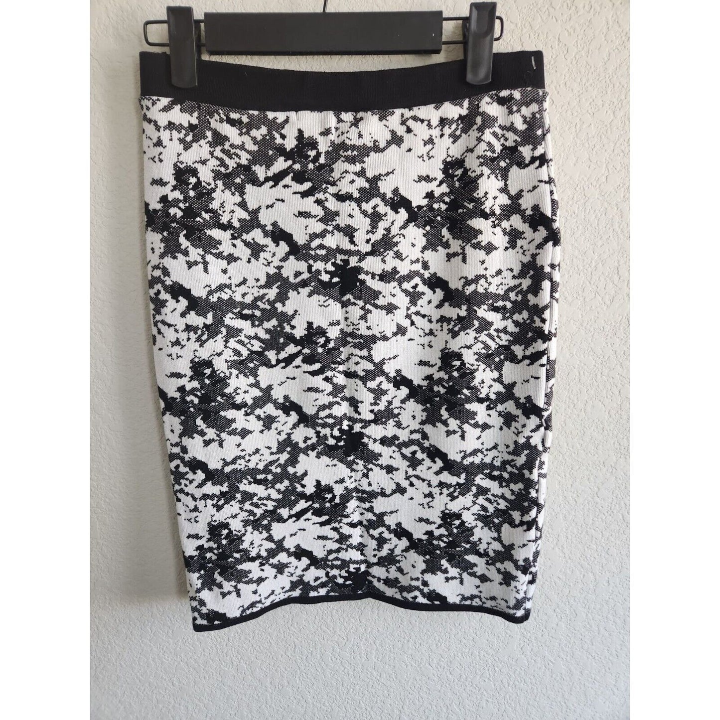 Forever 21 Womens Sz M Knee Length Pencil Skirt Black White Marble Knit