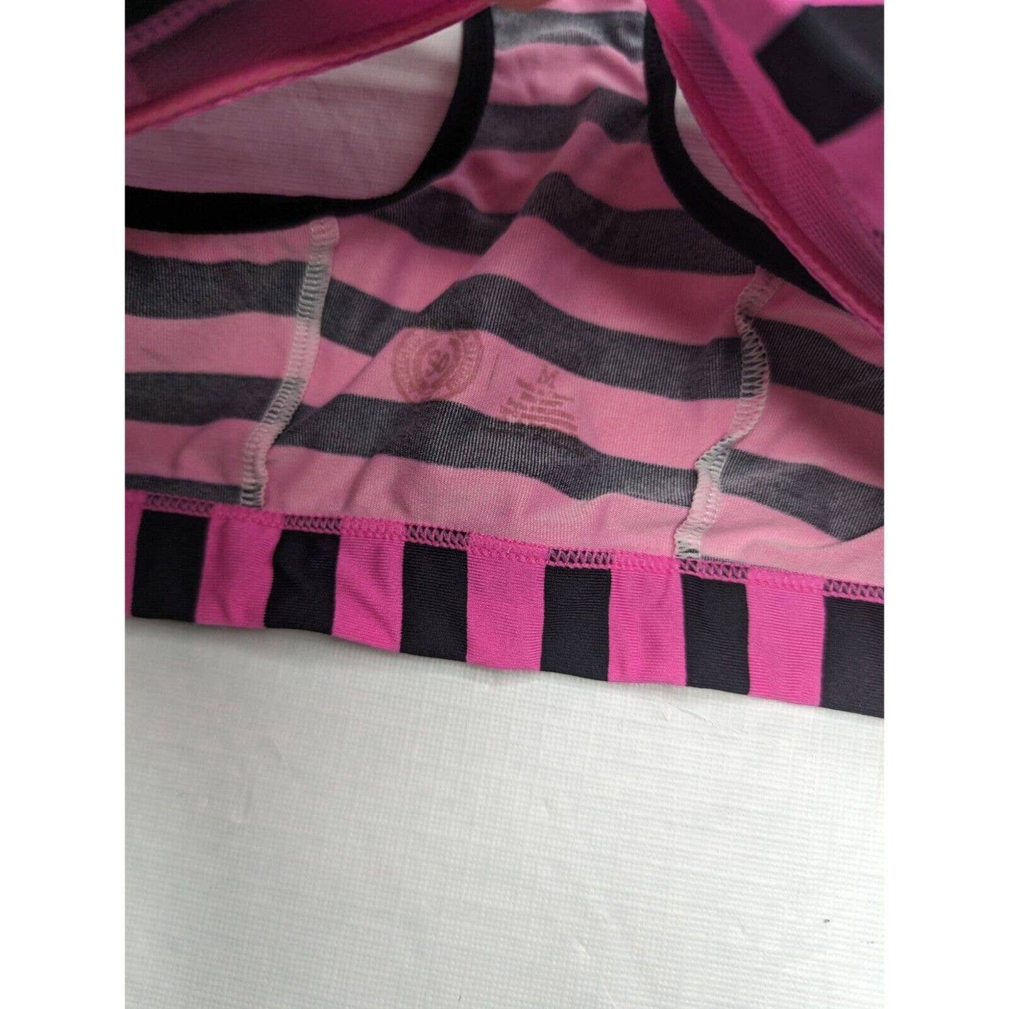 SO Mujeres Sz M Sujetador deportivo ligeramente acolchado Rosa Negro Rayas