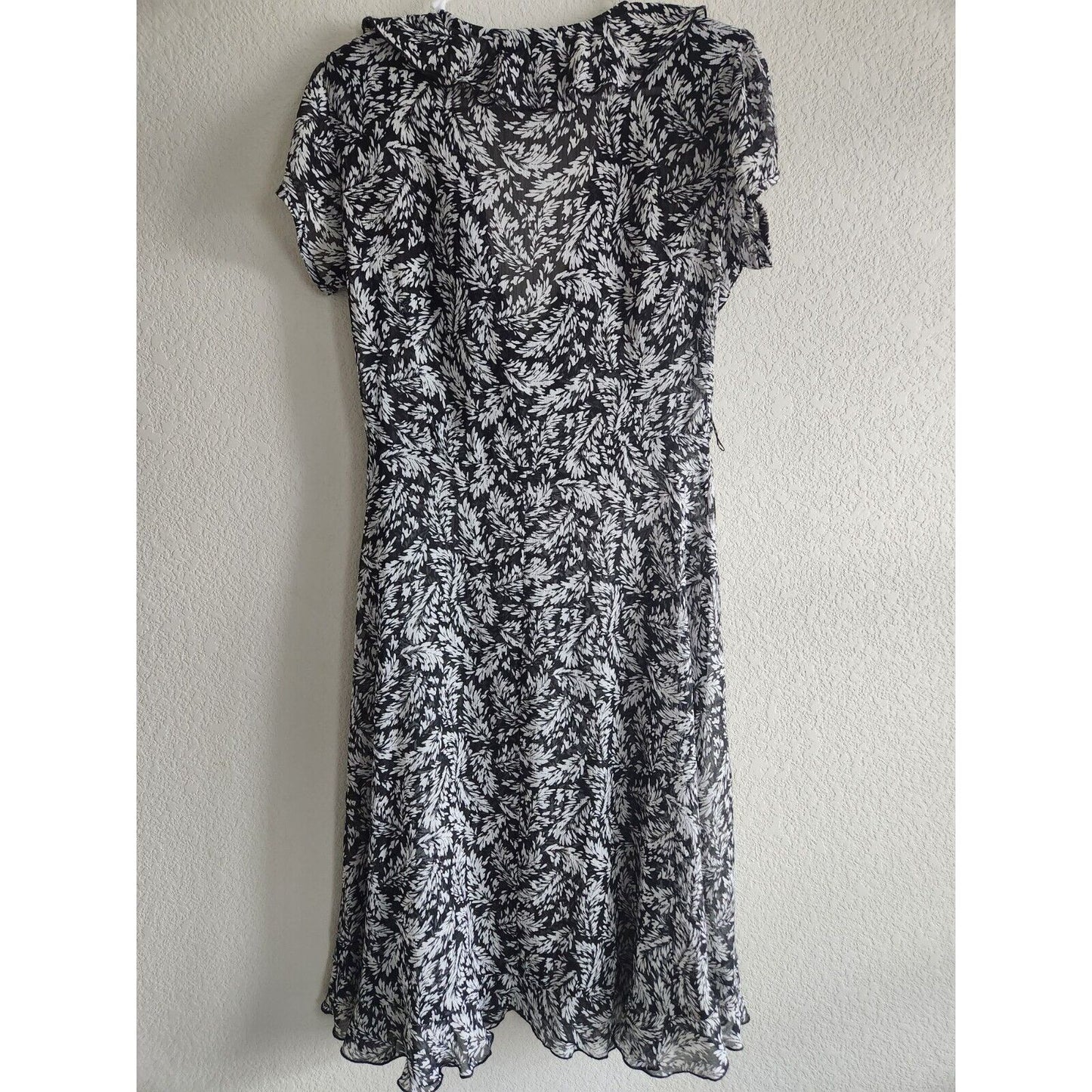 JBS Womens Sz 10 Mid Dress Black White Floral Ruffled Neckline