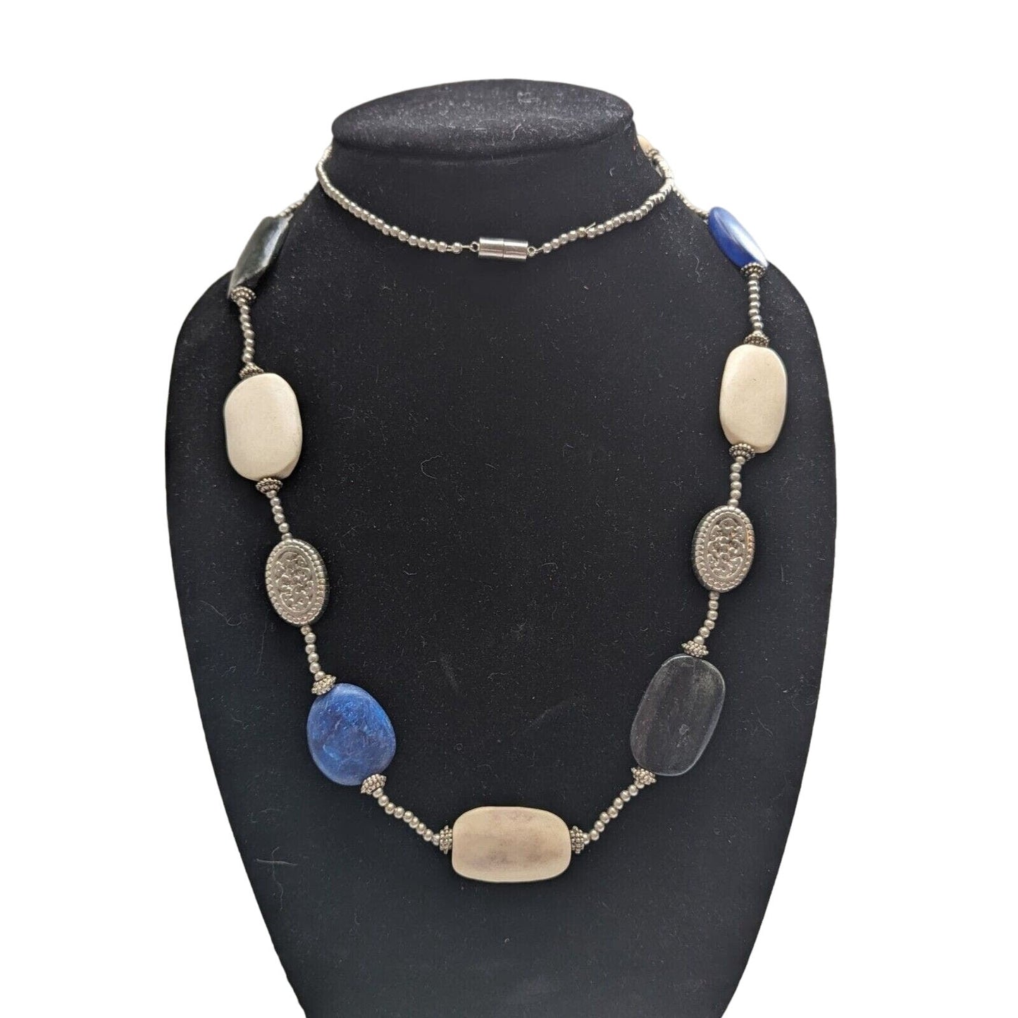 Vintage 1990s Womens Chunky Beaded Necklace Blue and Ivory Stones