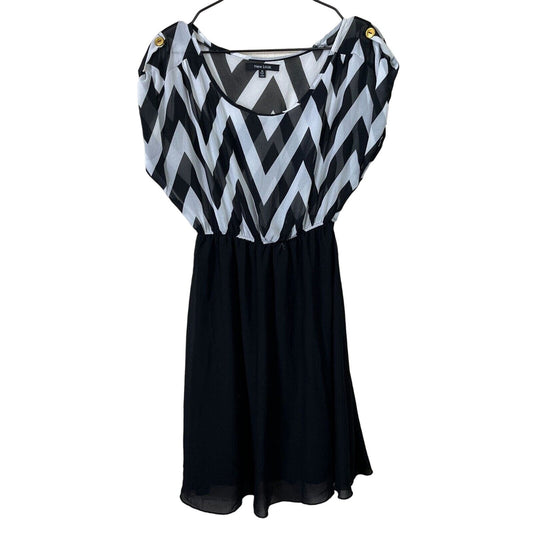 New Look Womens Sz M Black and White Knee Length Dress Chevron