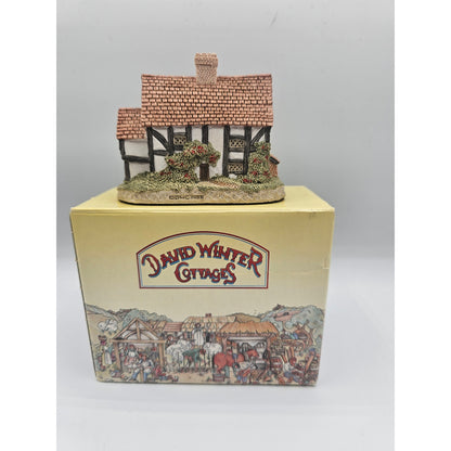David Winter Cottages Shirehall 1985 Vtg Figurine Medieval English Collectable