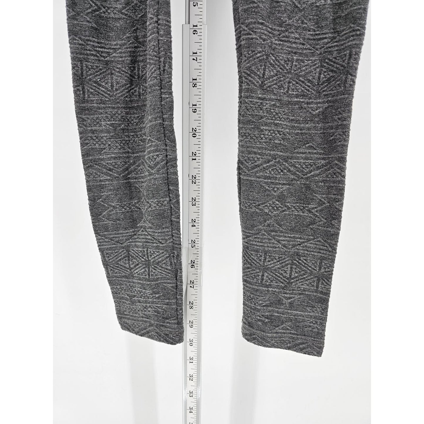 American Eagle Womens Sz XS Hi-Rise Leggings Gray Aztec Embossed Print