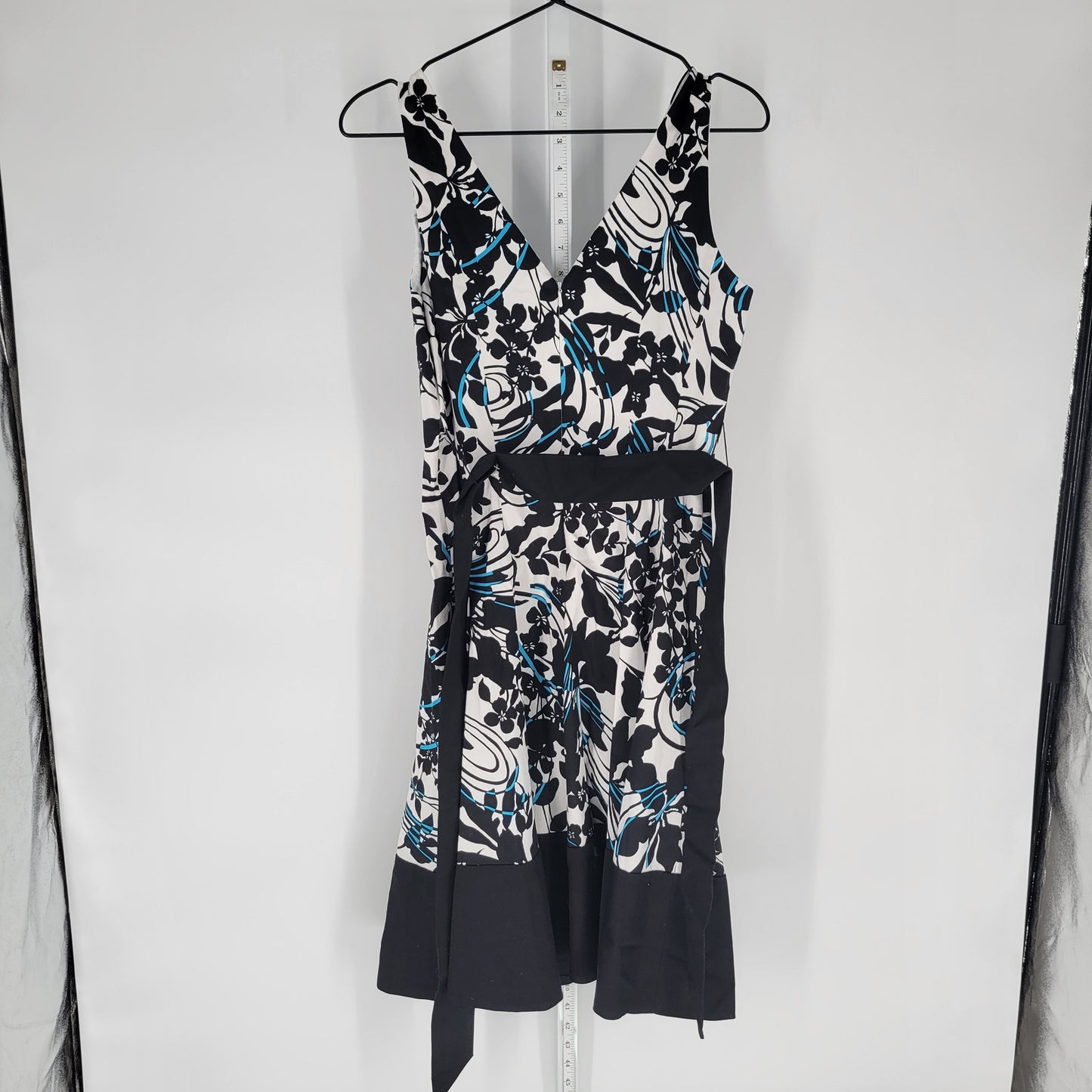Jones Wear Dress Womens Sz 8 Midi Length Sleeveless Dress Black Blue Floral