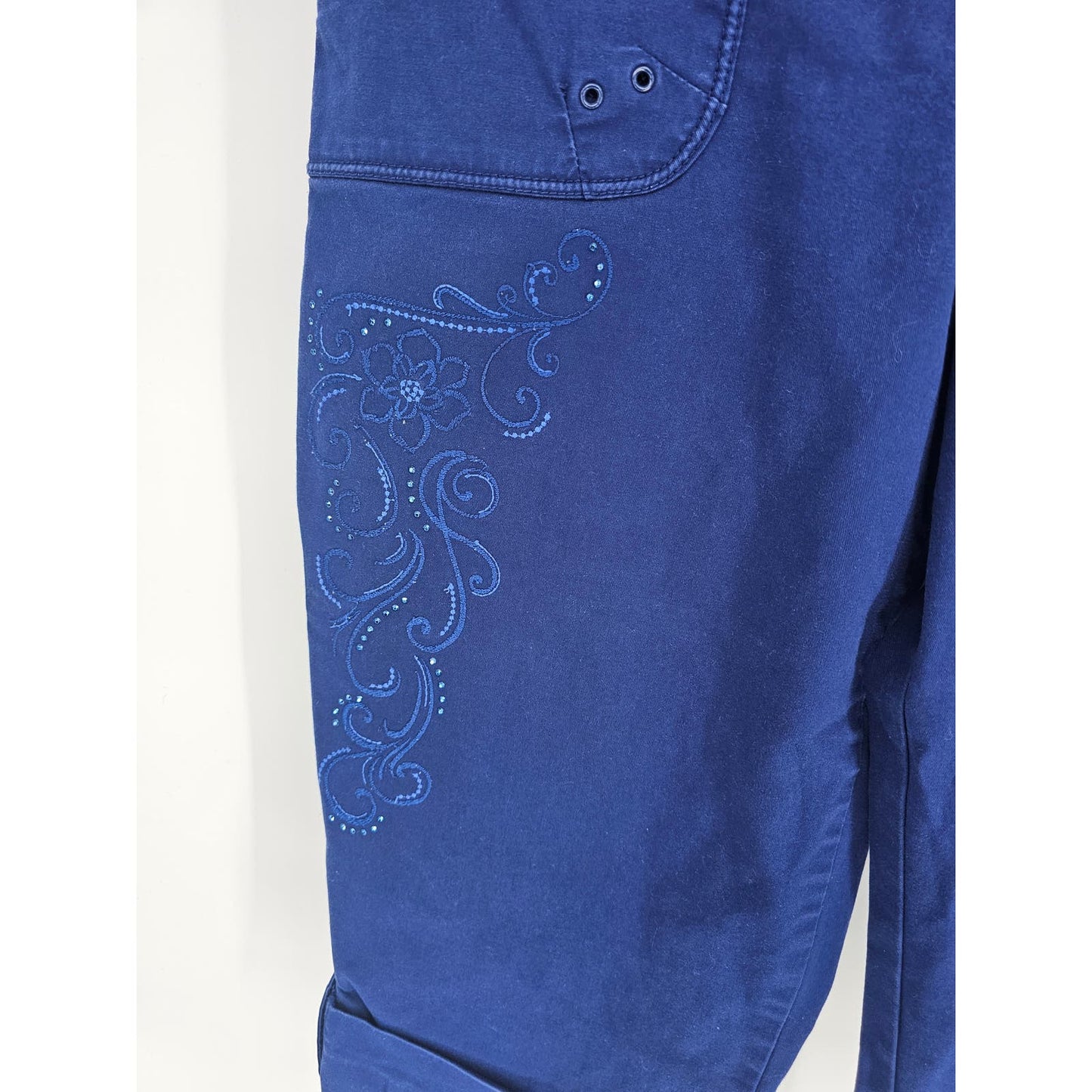 Gloria Vanderbilt Womens Sz 8 Capri Length Pants Blue Embroidered Floral