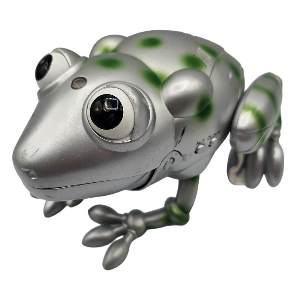 Vintage 1990s Manley Toy Quest Animated Plastic Frog Silver Green Sensor