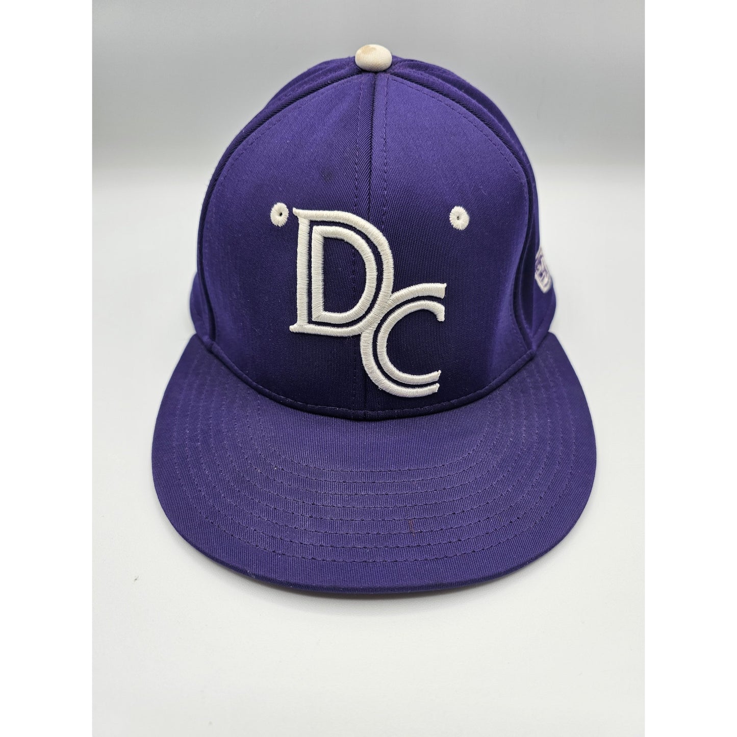 The Game Pro DC Huskies Mens Sz S Baseball Hat Purple Fitted