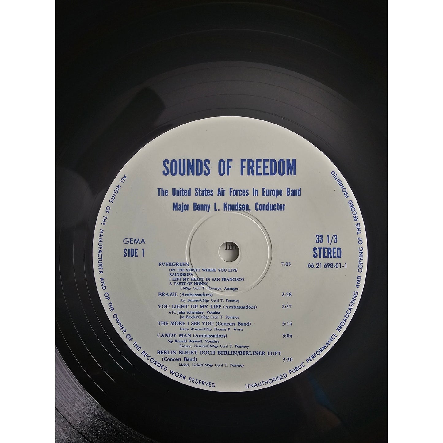 Sounds of Freedom The United States Air Forces in Europe Band Gema 66.21 698-01