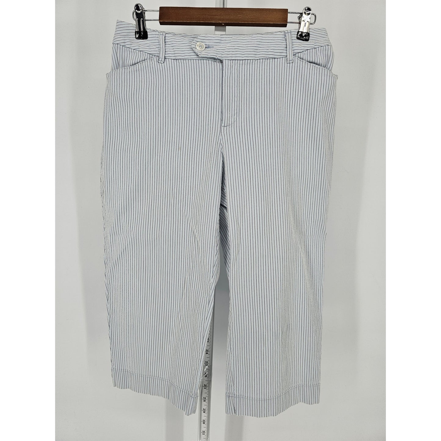 St Johns Bay Womens Sz 8 Capri Seersucker Cotton Bled Pants Blue Striped